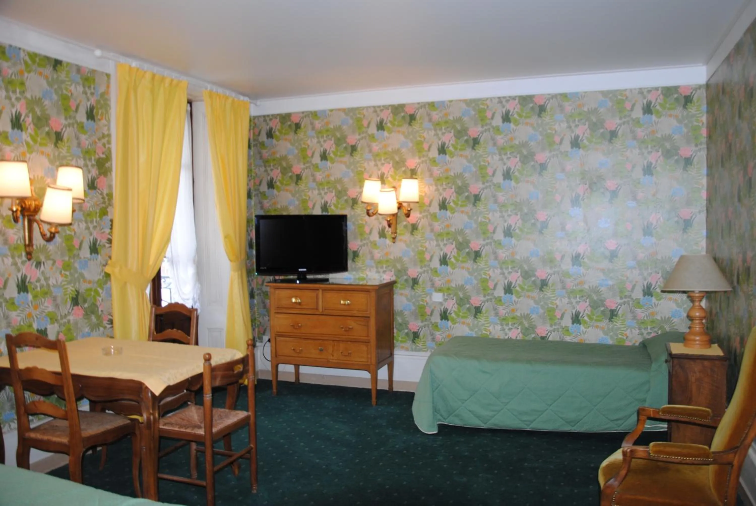 Bedroom in Hôtel Richemond