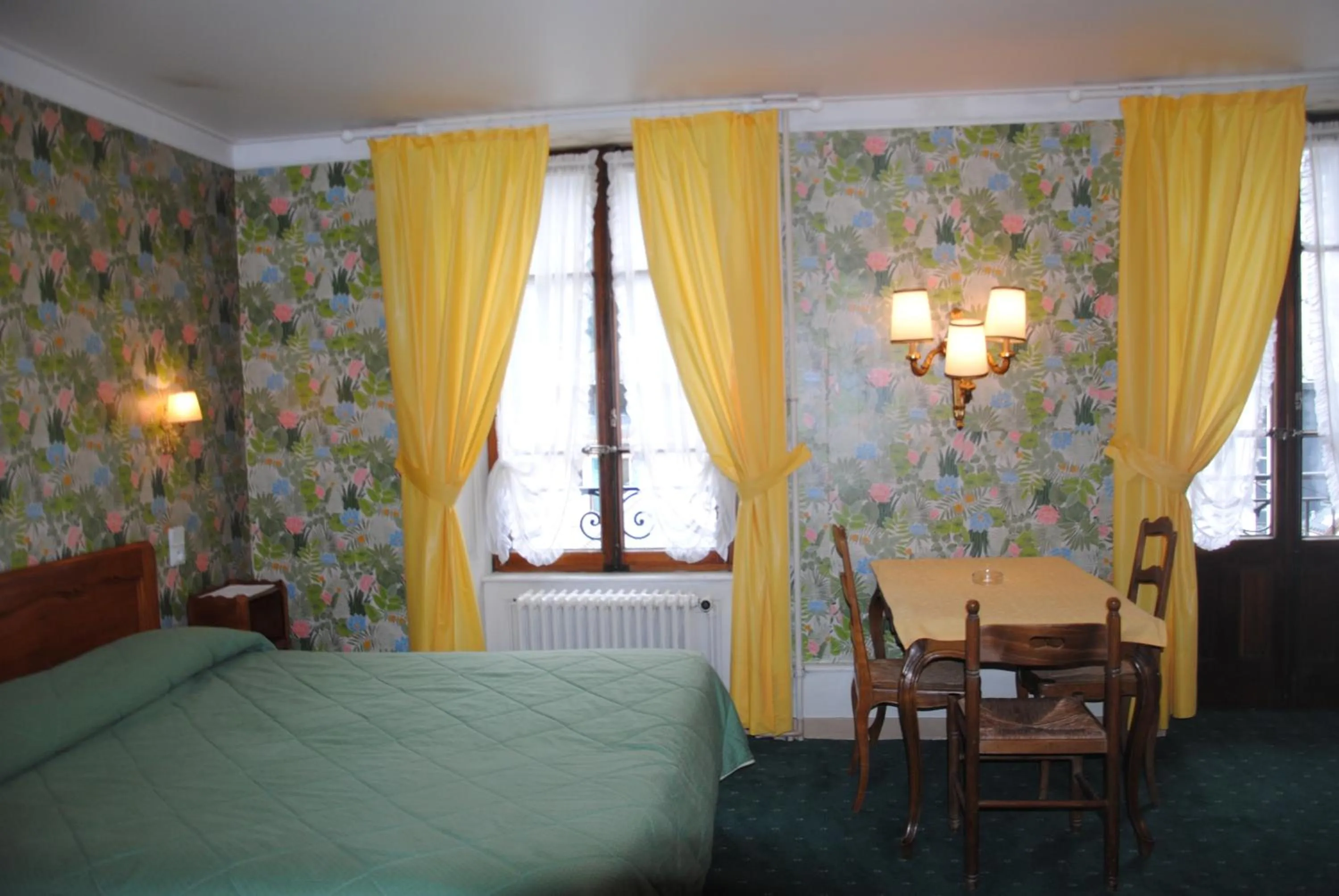 Bedroom in Hôtel Richemond