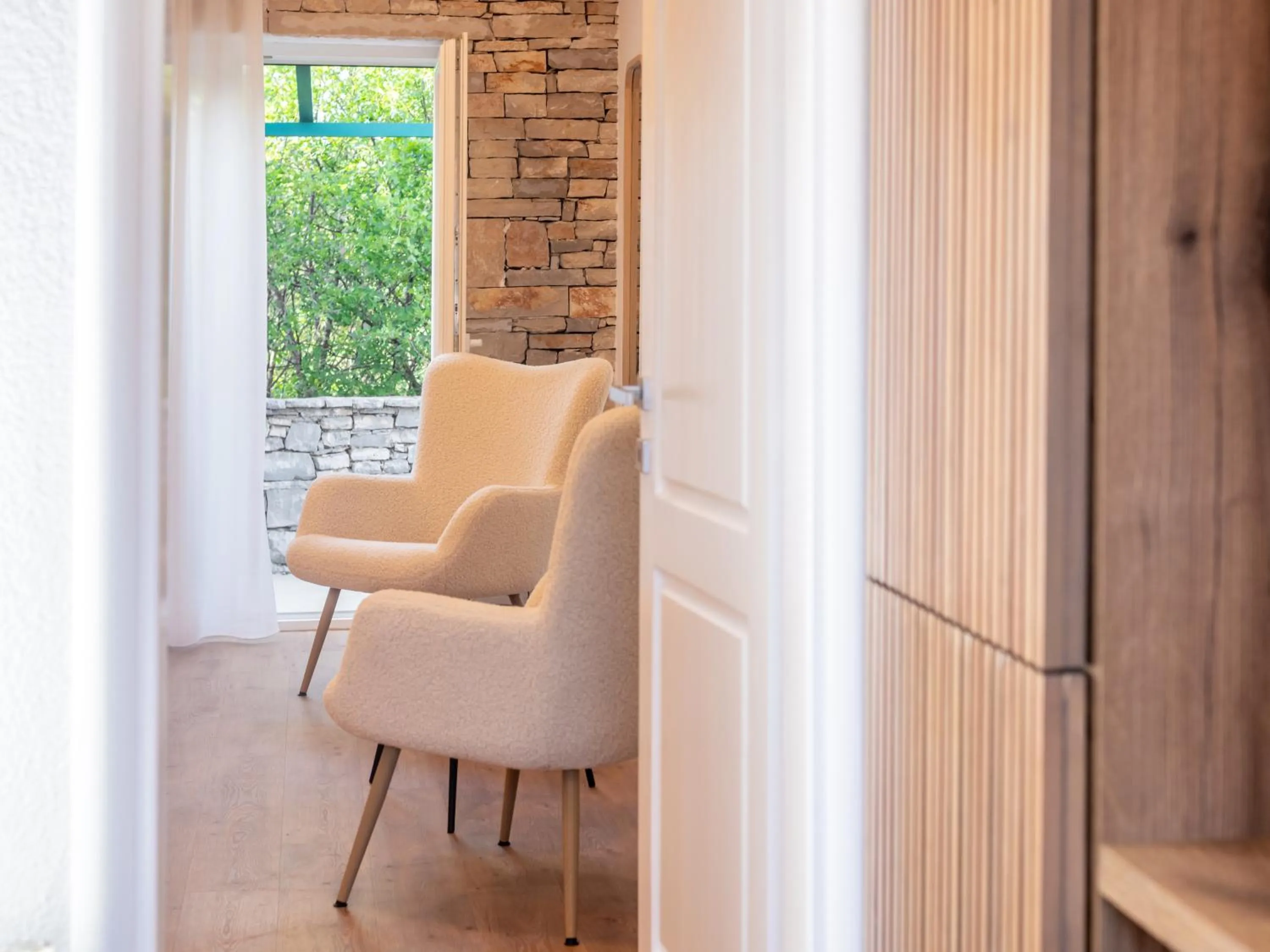 wardrobe in Nono Ban Boutique Hotel & Villas