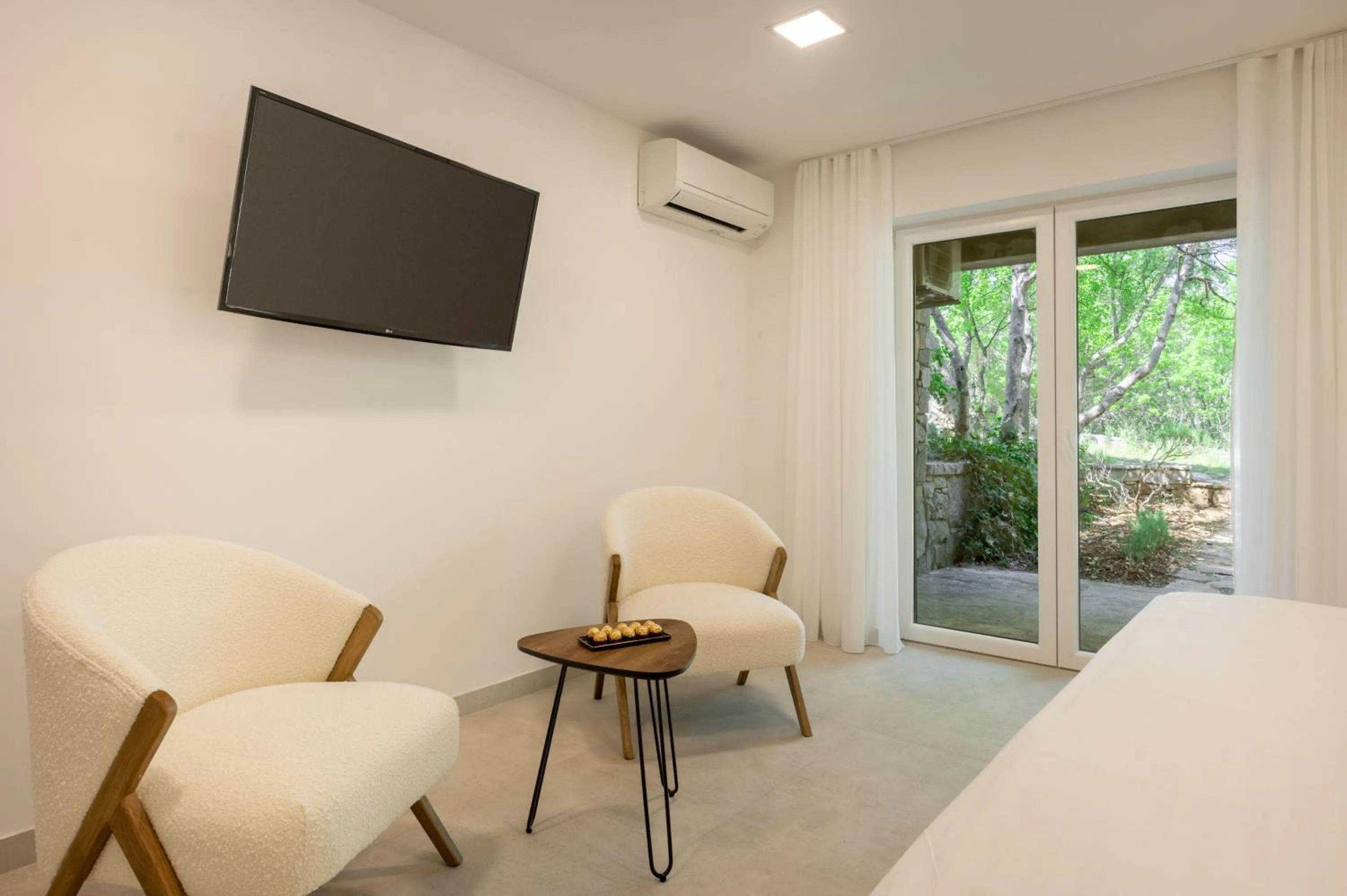 TV and multimedia in Nono Ban Boutique Hotel & Villas