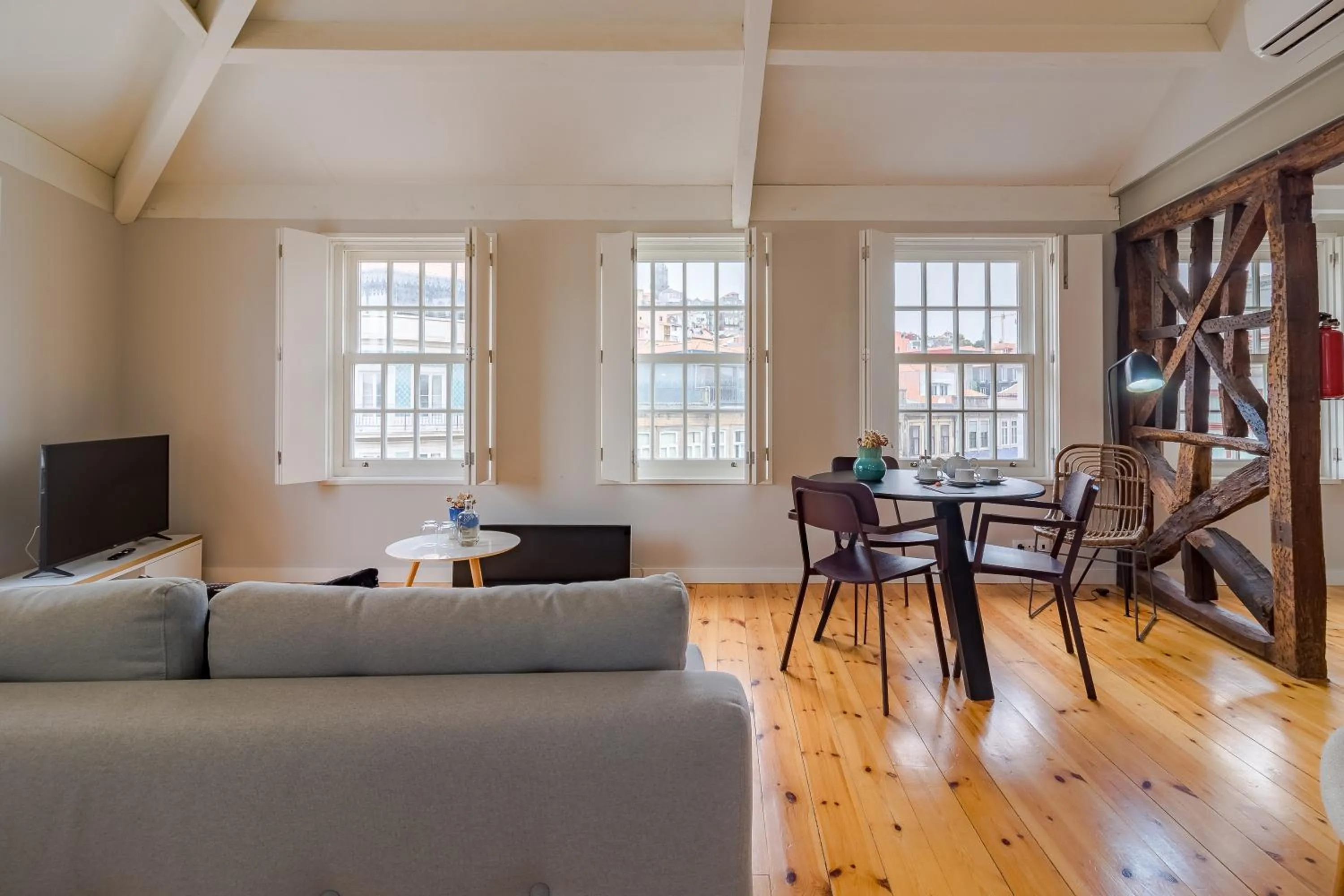 TV and multimedia in YOUROPO - City Center Ribeira Porto