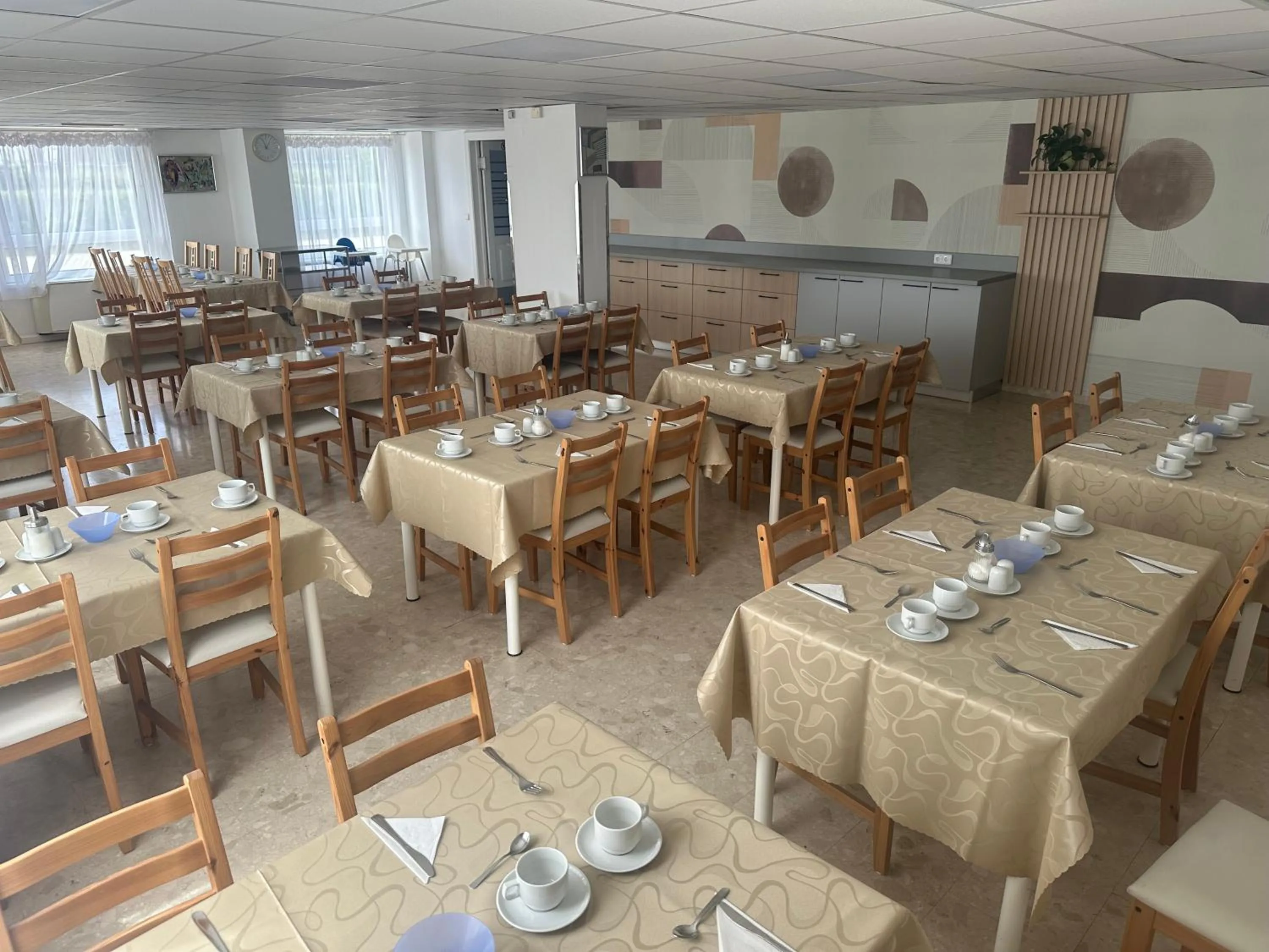 Restaurant/places to eat in Hotel Remy