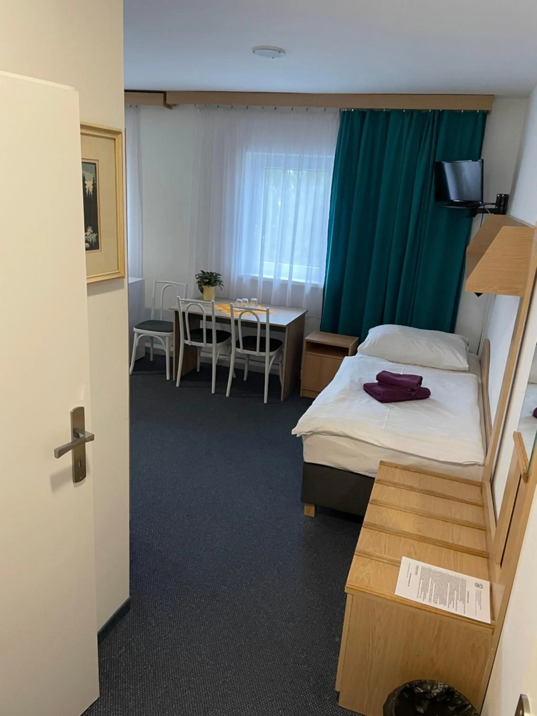 Photo of the whole room, Bed in Hotel Remy