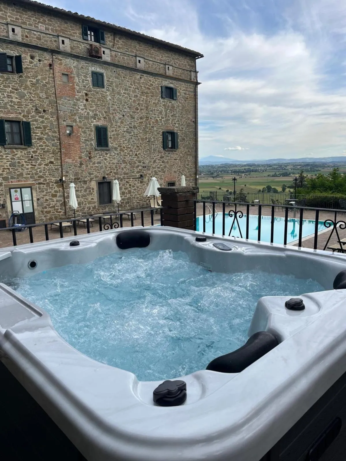 Hot Tub in Villa Schiatti