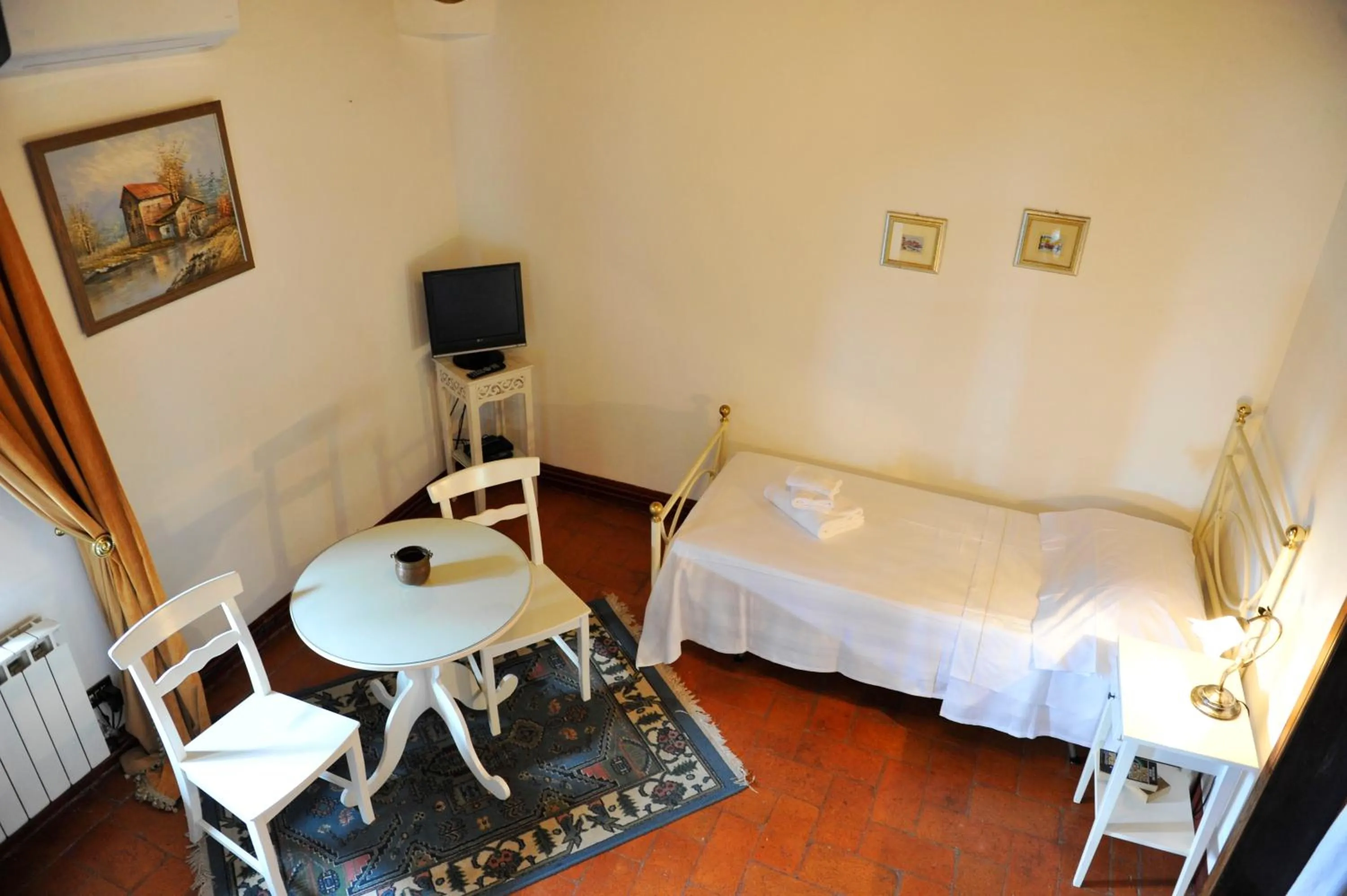 Bedroom, Bed in Villa Schiatti