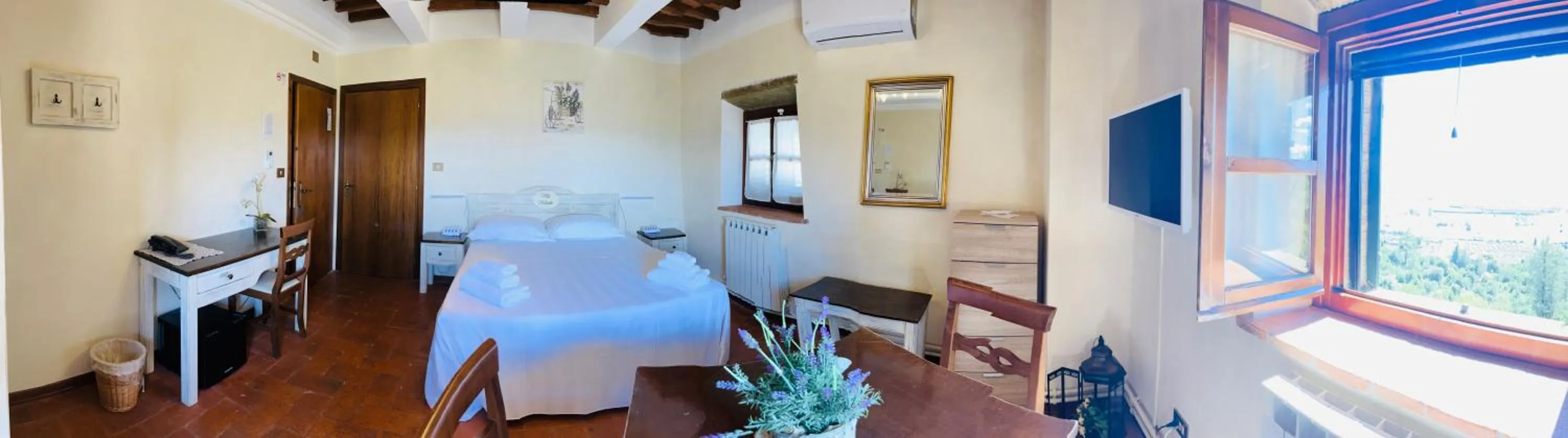 Photo of the whole room, Bed in Villa Schiatti