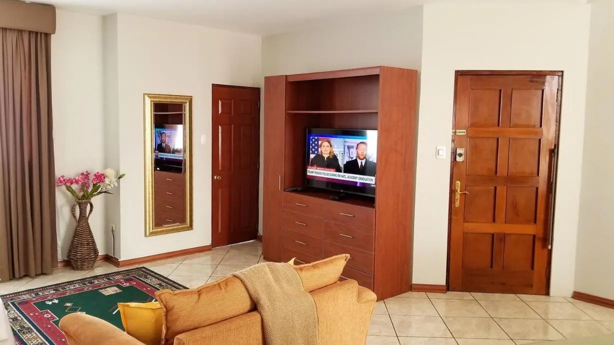 TV and multimedia in Casa Bella Boutique Hotel San Isidro