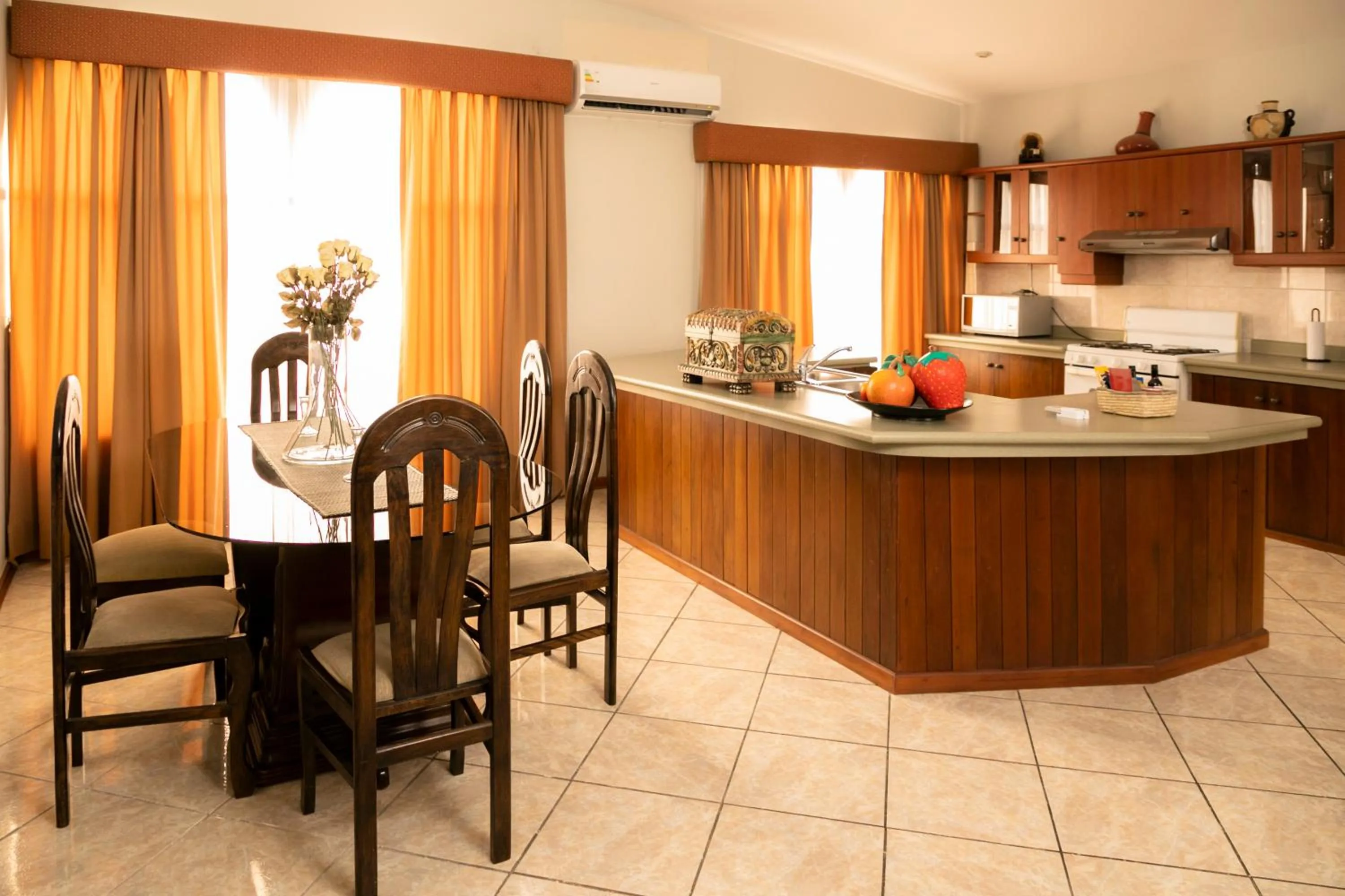 Kitchen or kitchenette in Casa Bella Boutique Hotel San Isidro