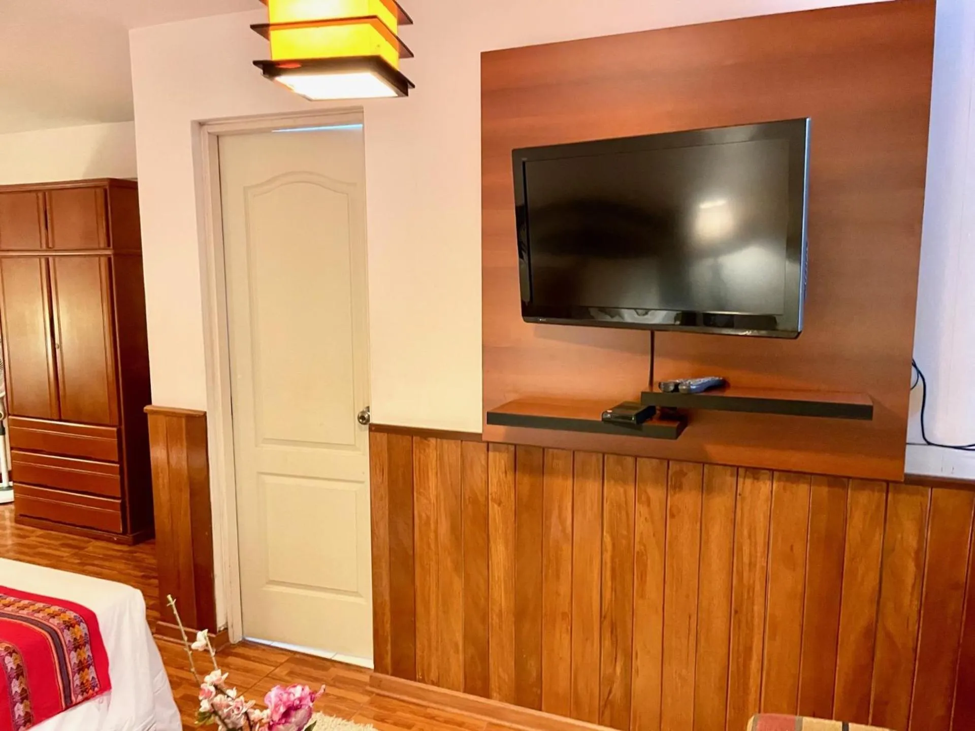 TV and multimedia in Casa Bella Boutique Hotel San Isidro