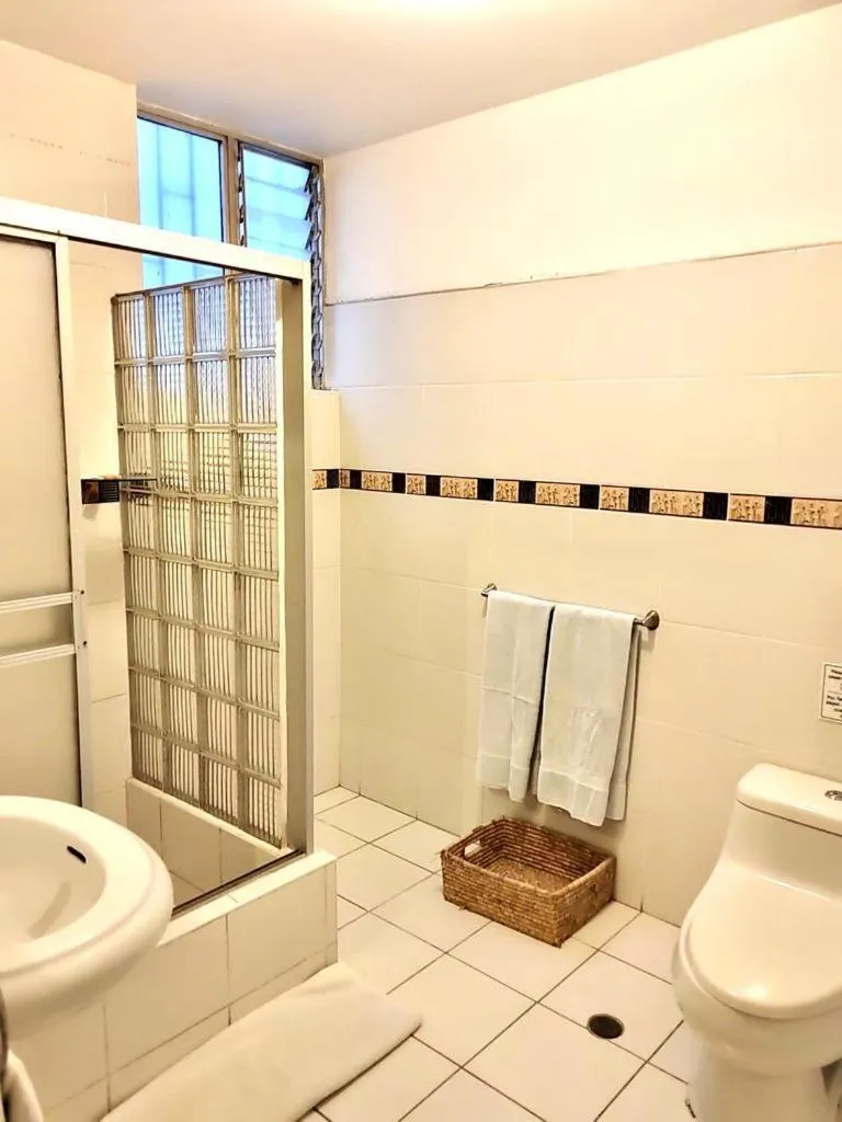 Shower in Casa Bella Boutique Hotel San Isidro