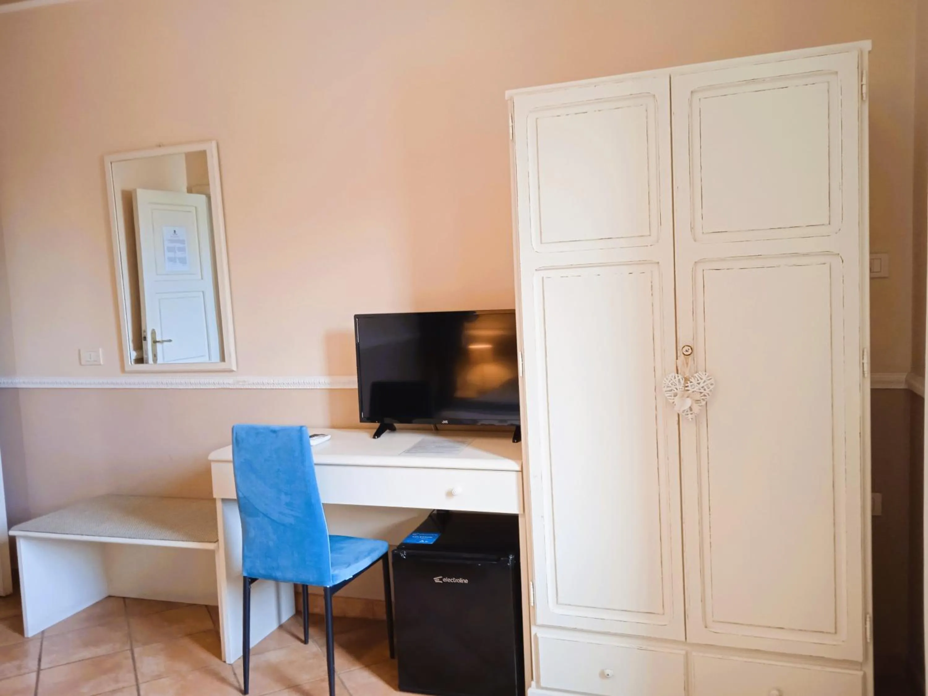 wardrobe in Hotel Moderno