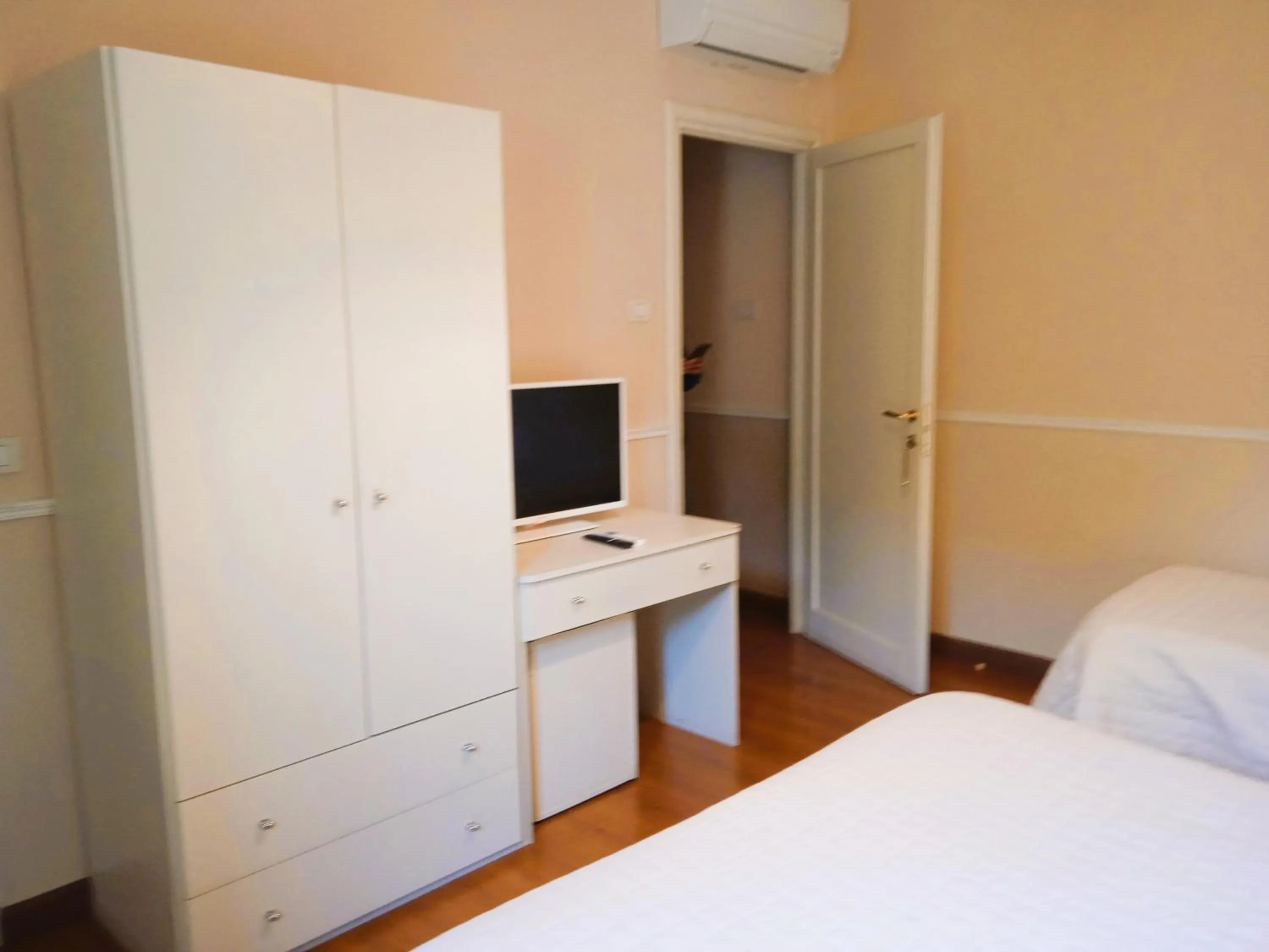 hair dresser, Bed in Hotel Moderno