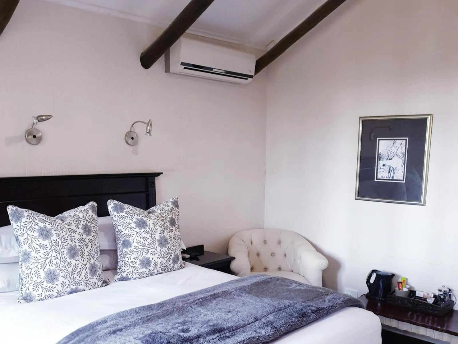 Photo of the whole room, Bed in Haggards on Hilldrop