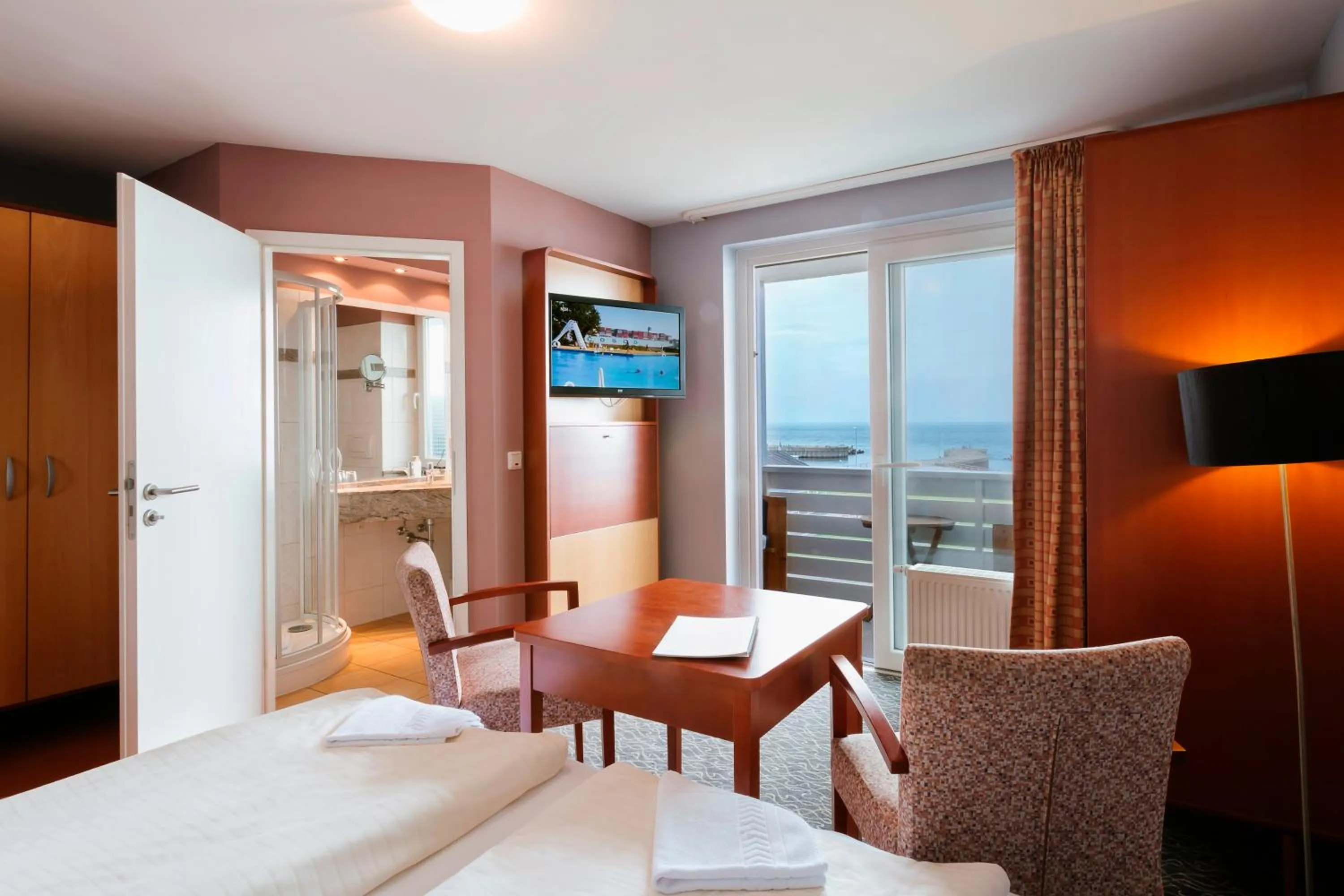 TV and multimedia, Bed in Hotel Helgoländer Klassik