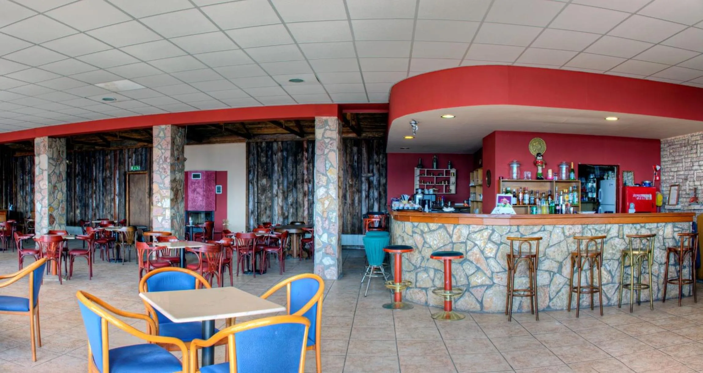 Facade/entrance in Hotel Lecadin