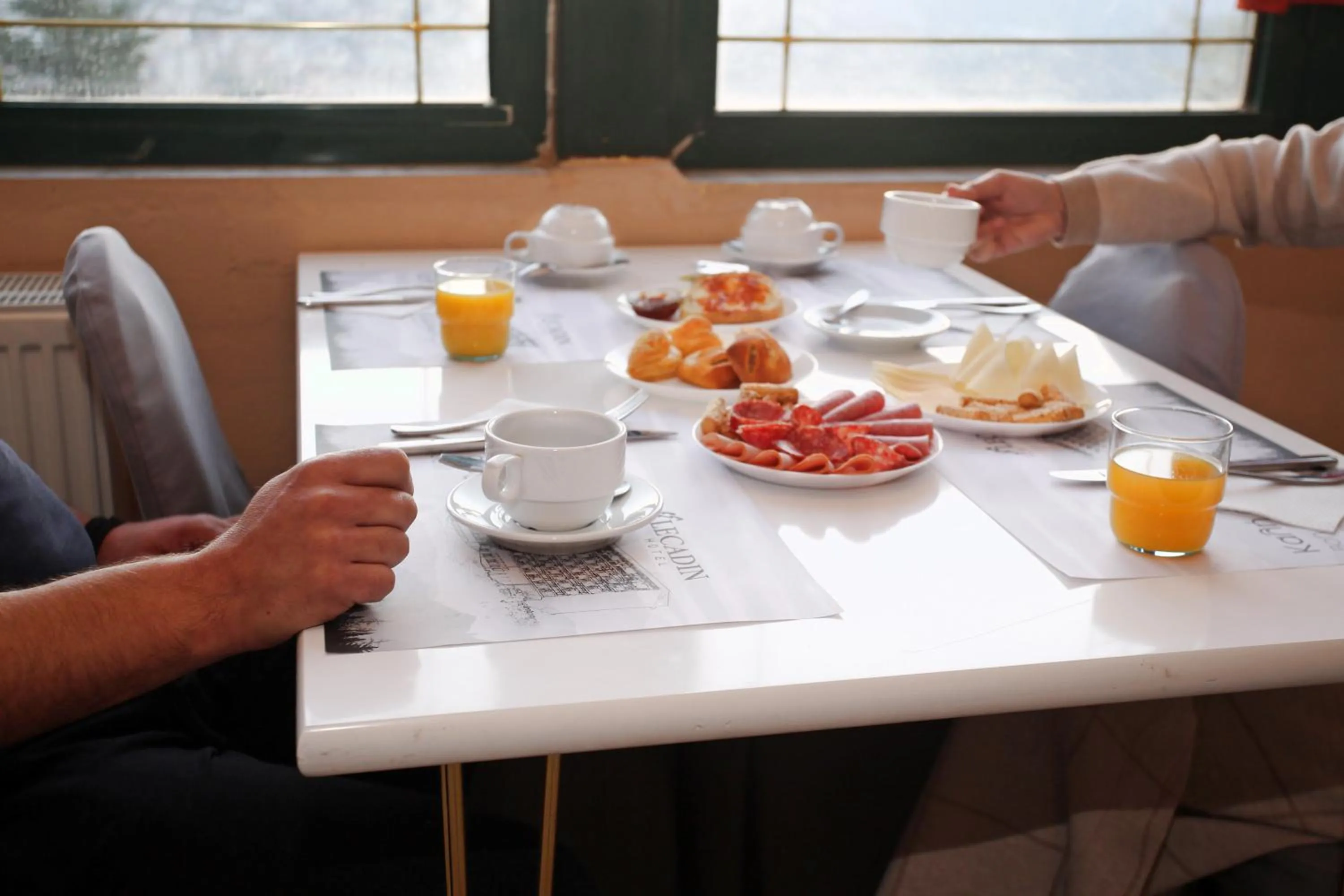 Restaurant/places to eat in Hotel Lecadin