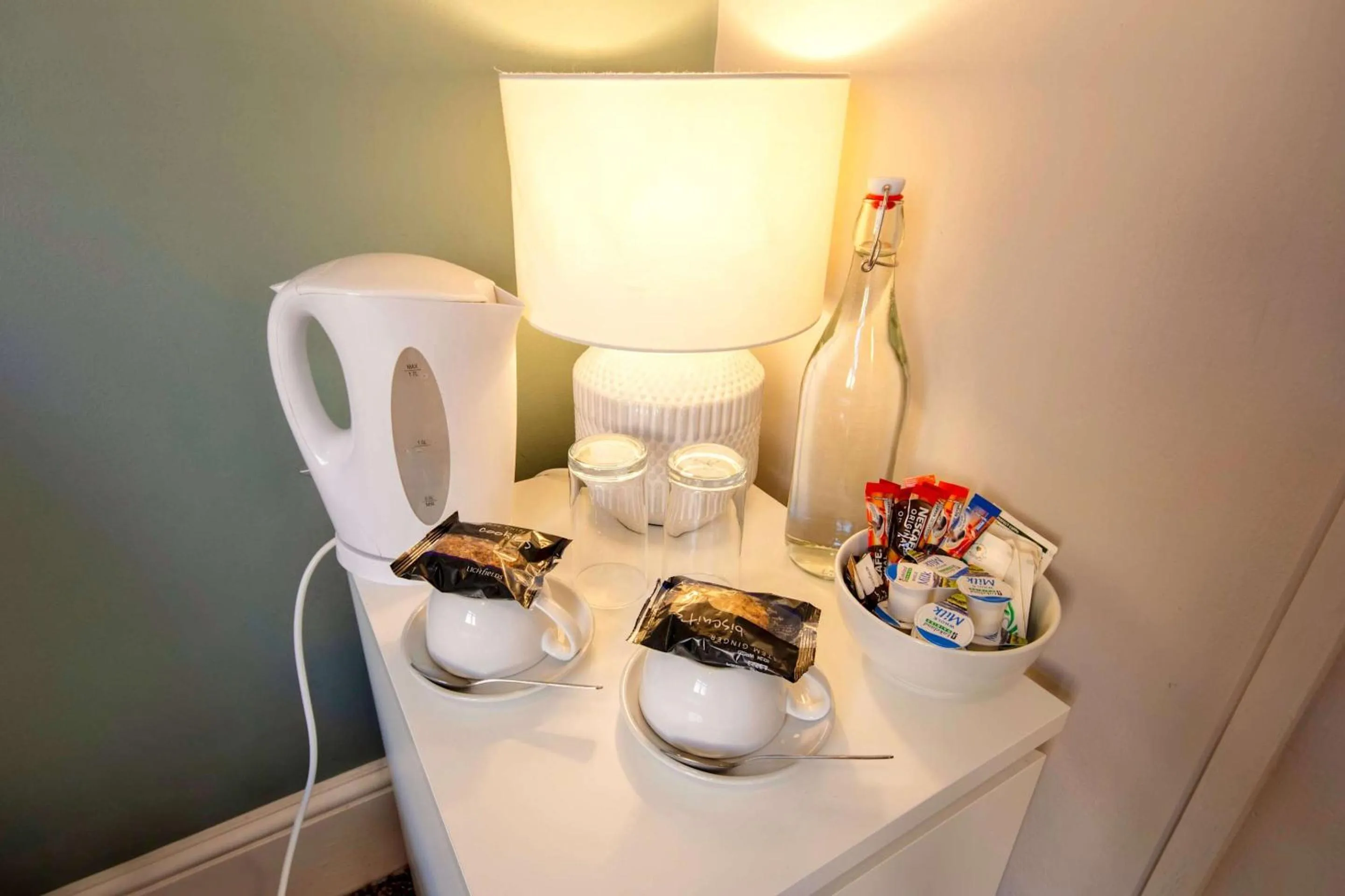 Bedroom in The Green W7