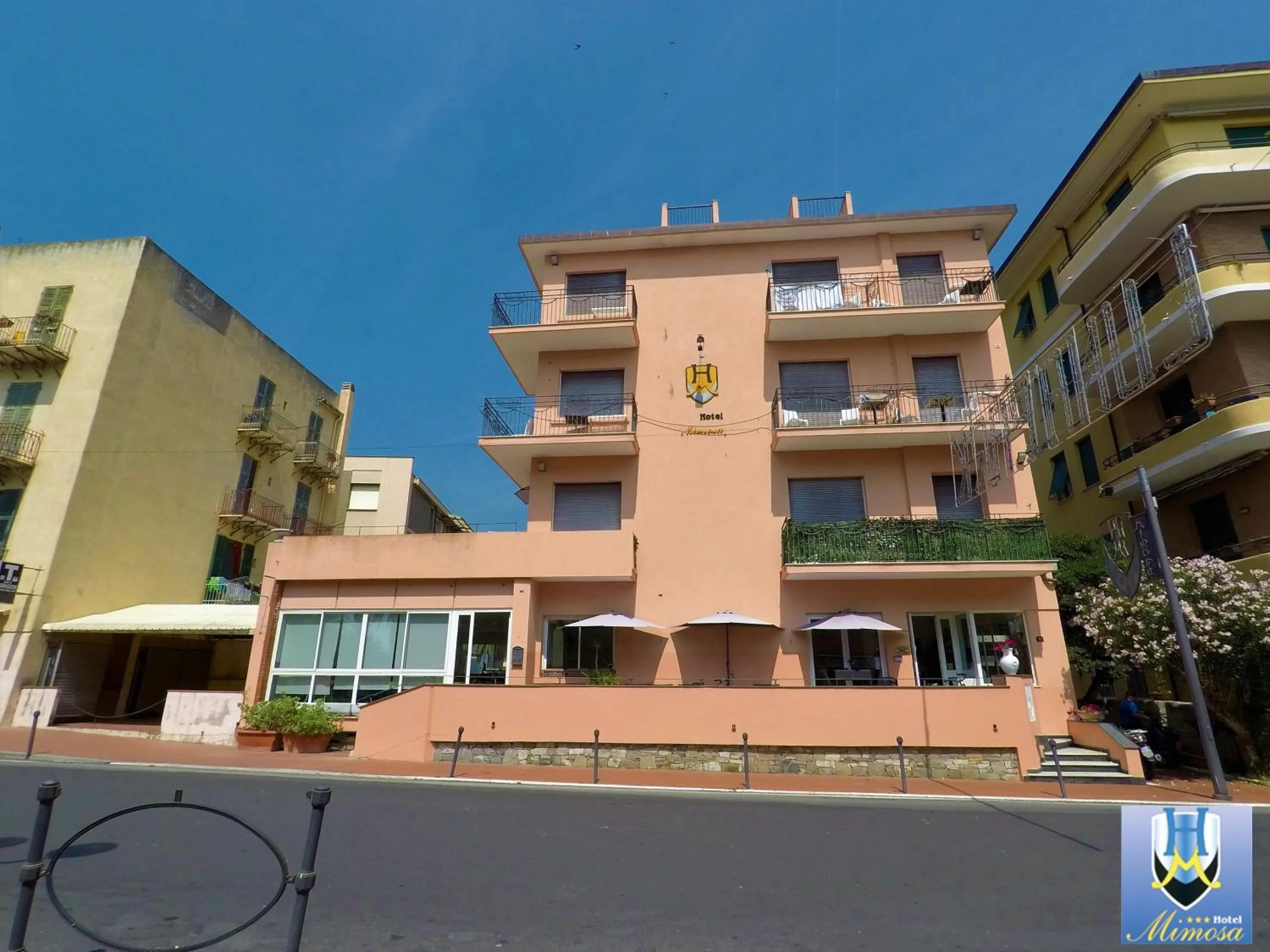 Facade/entrance in Hotel Mimosa