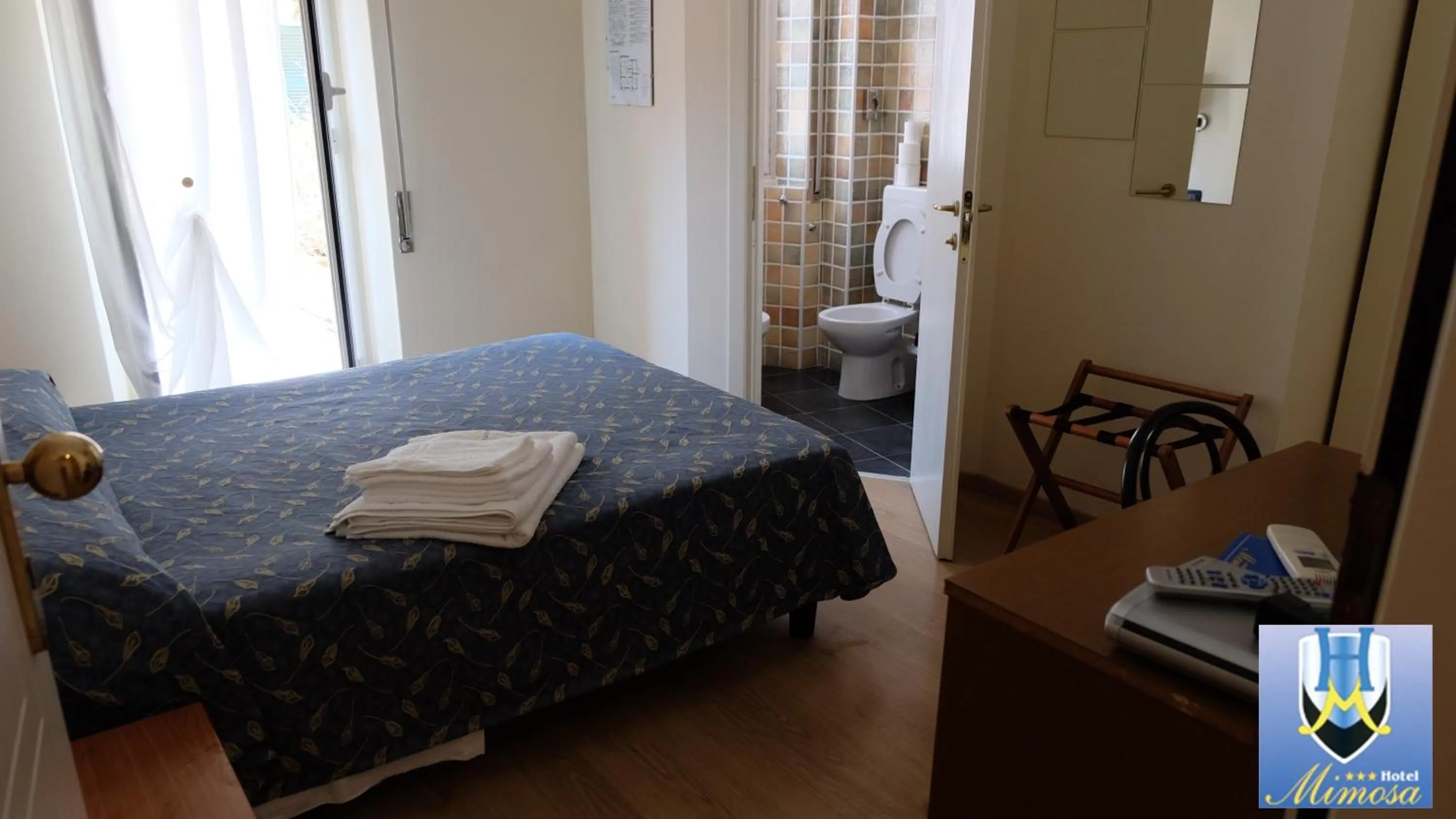 Photo of the whole room in Hotel Mimosa