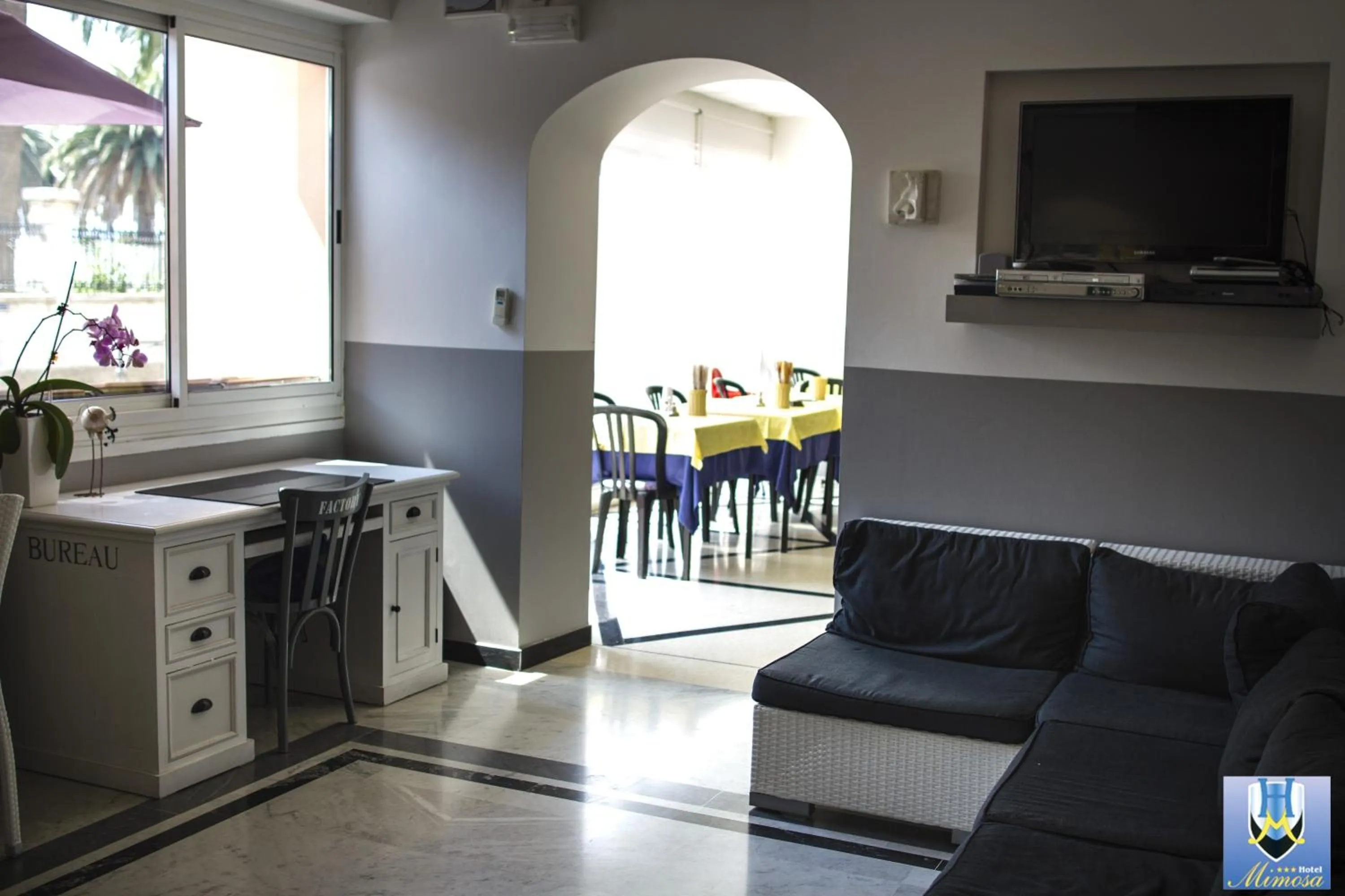 Communal lounge/ TV room in Hotel Mimosa