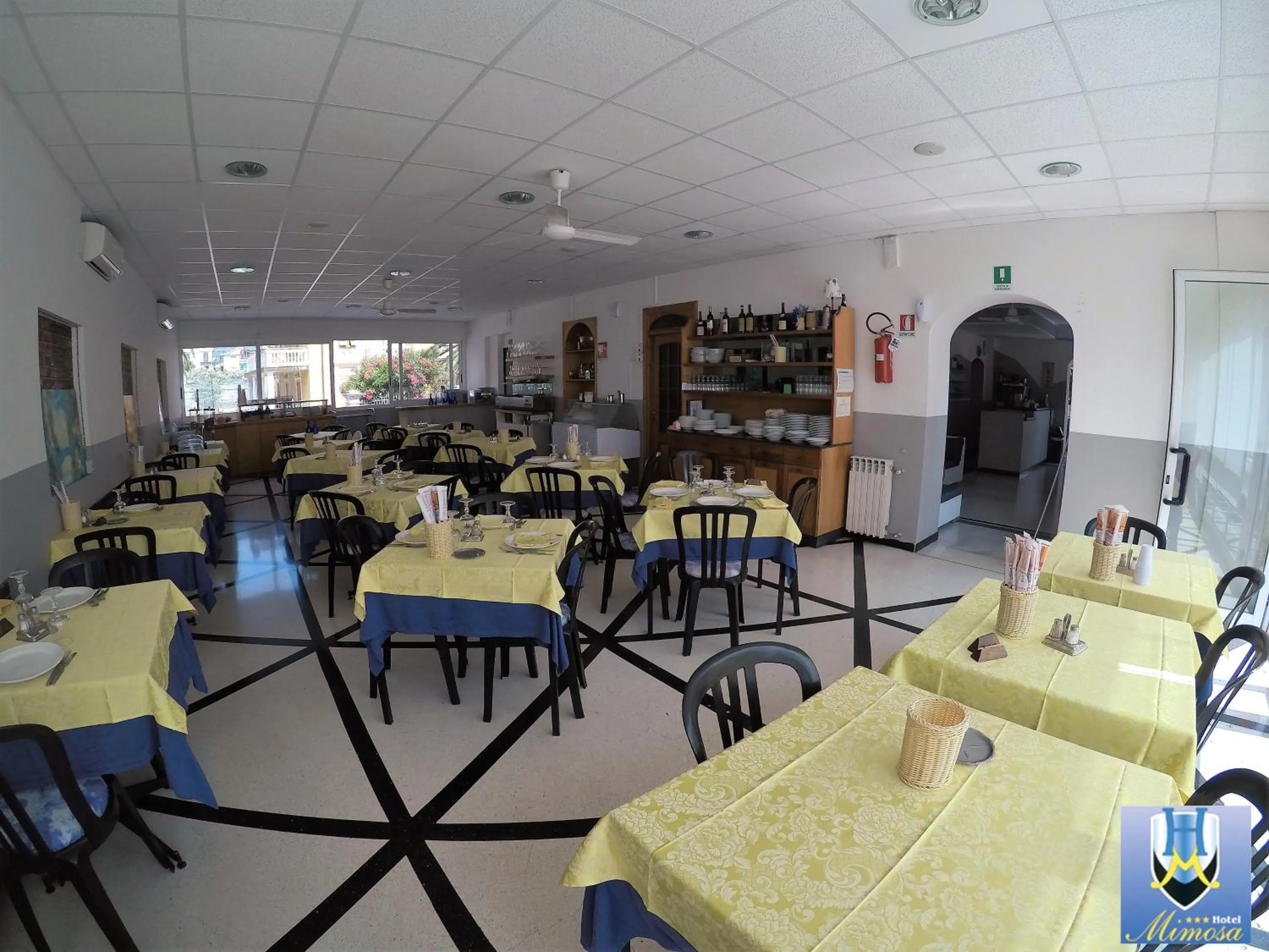 Restaurant/places to eat in Hotel Mimosa