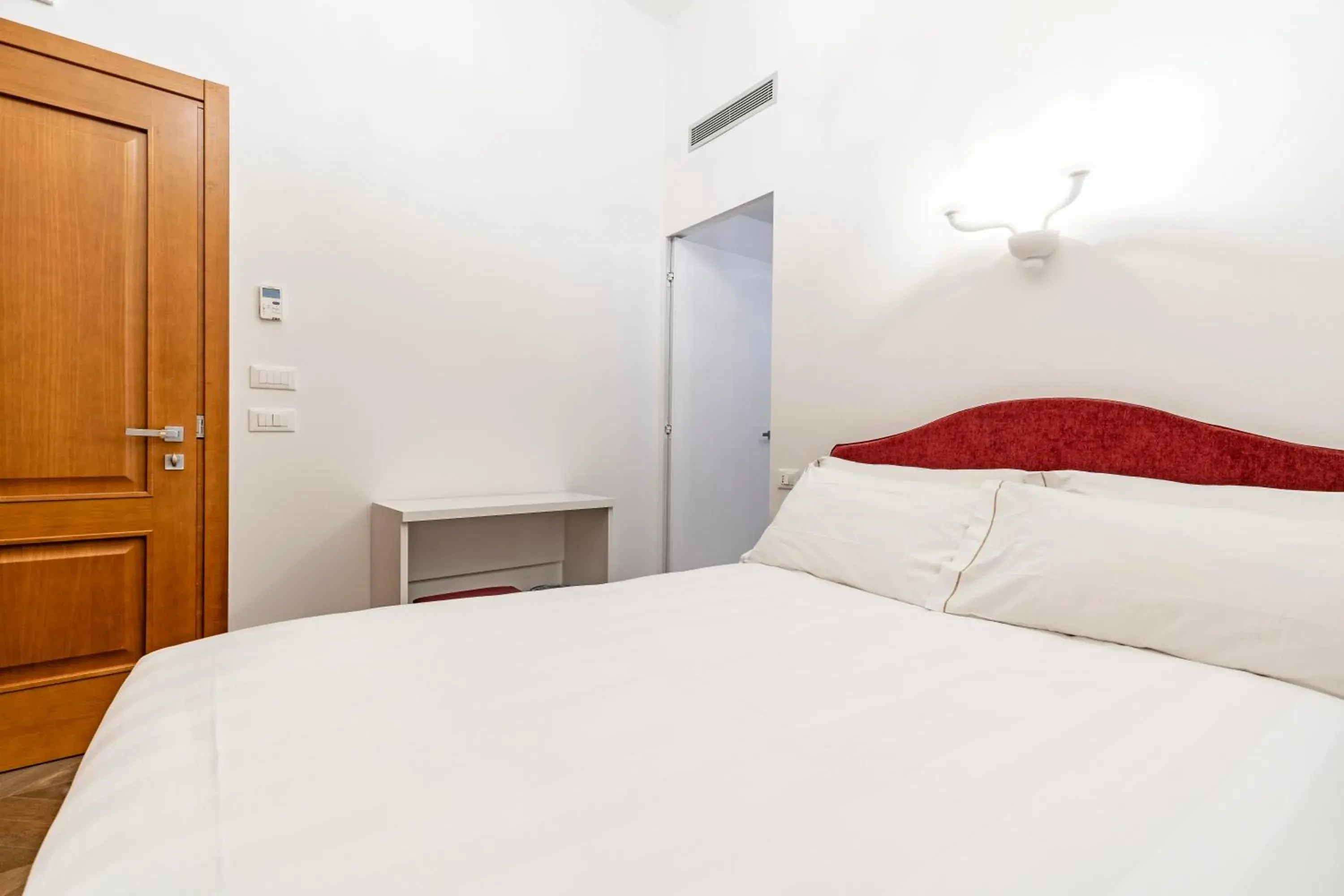 Small Double Room in Porta da mar Small Double Room in Porta da mar