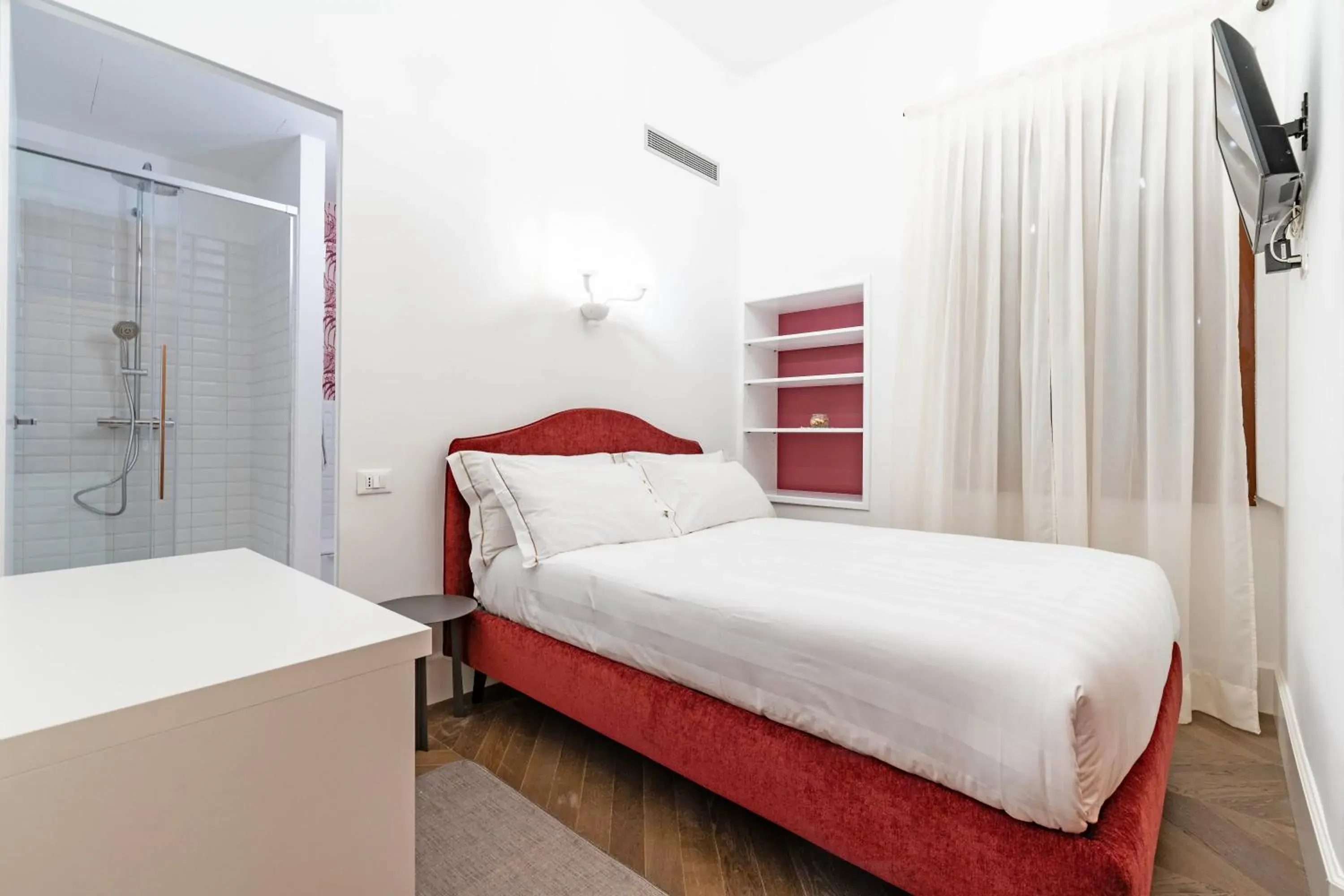 Small Double Room in Porta da mar Small Double Room in Porta da mar