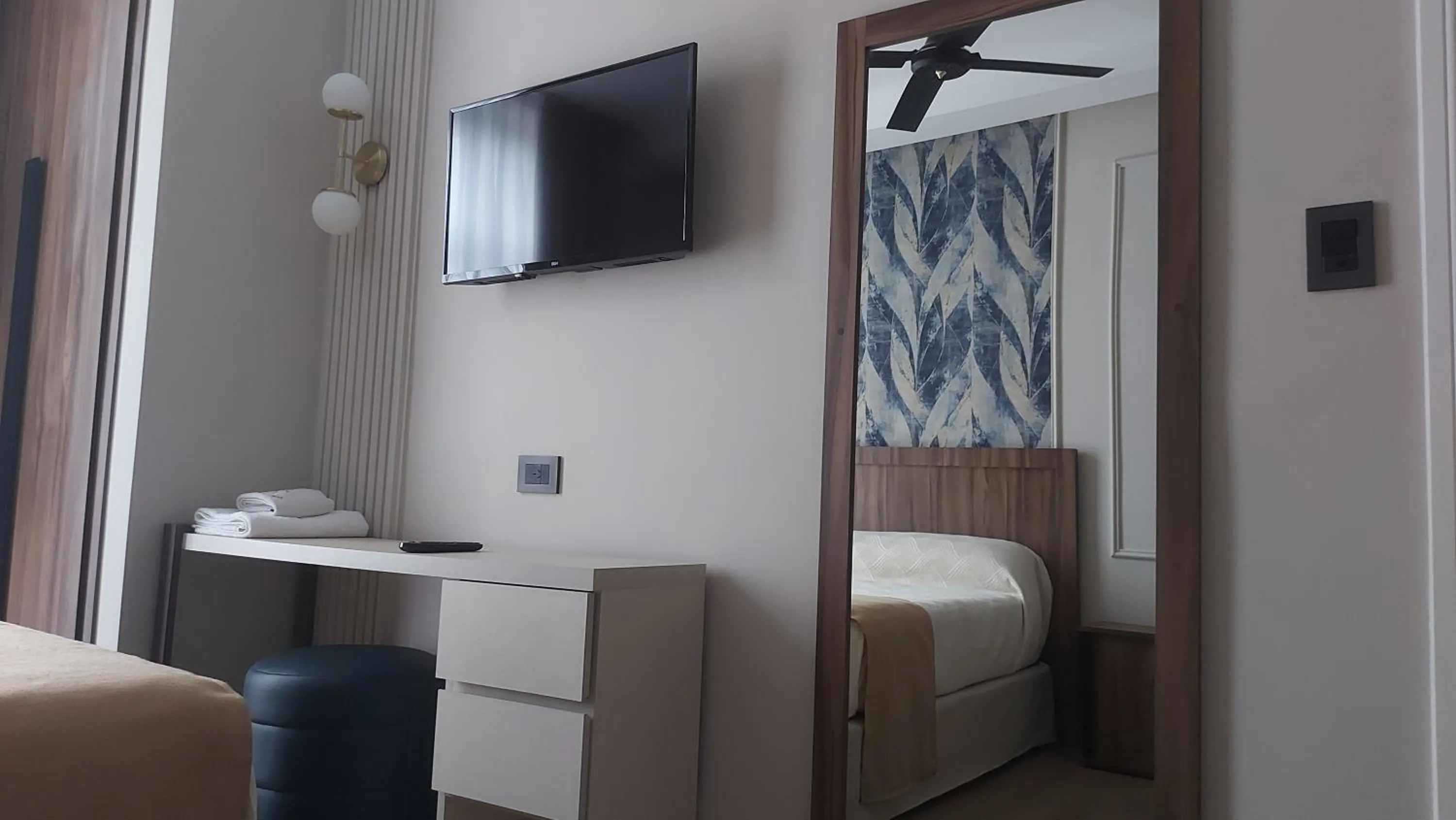 hair dresser, Bed in Hotel Internacional