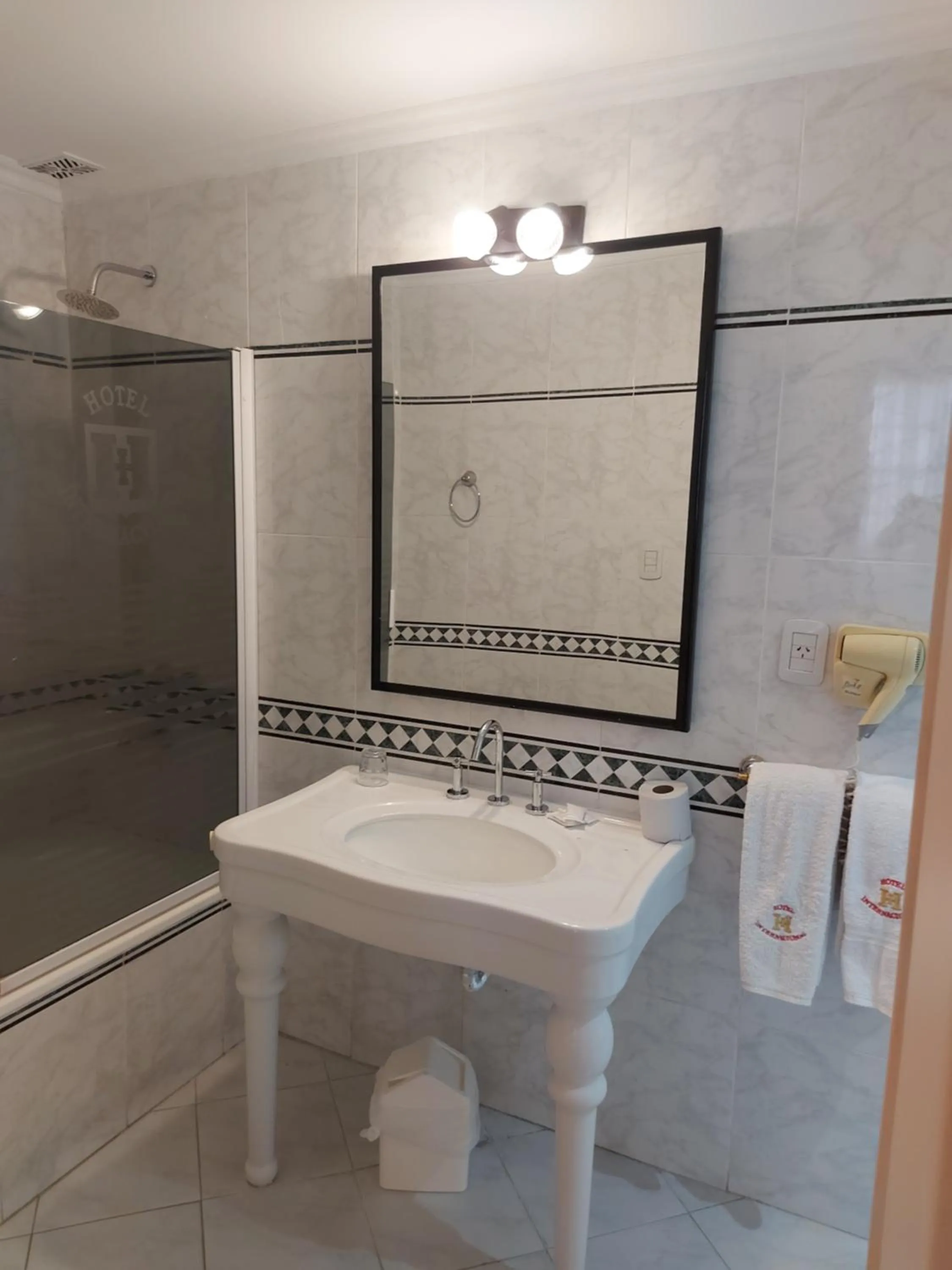 Bathroom in Hotel Internacional