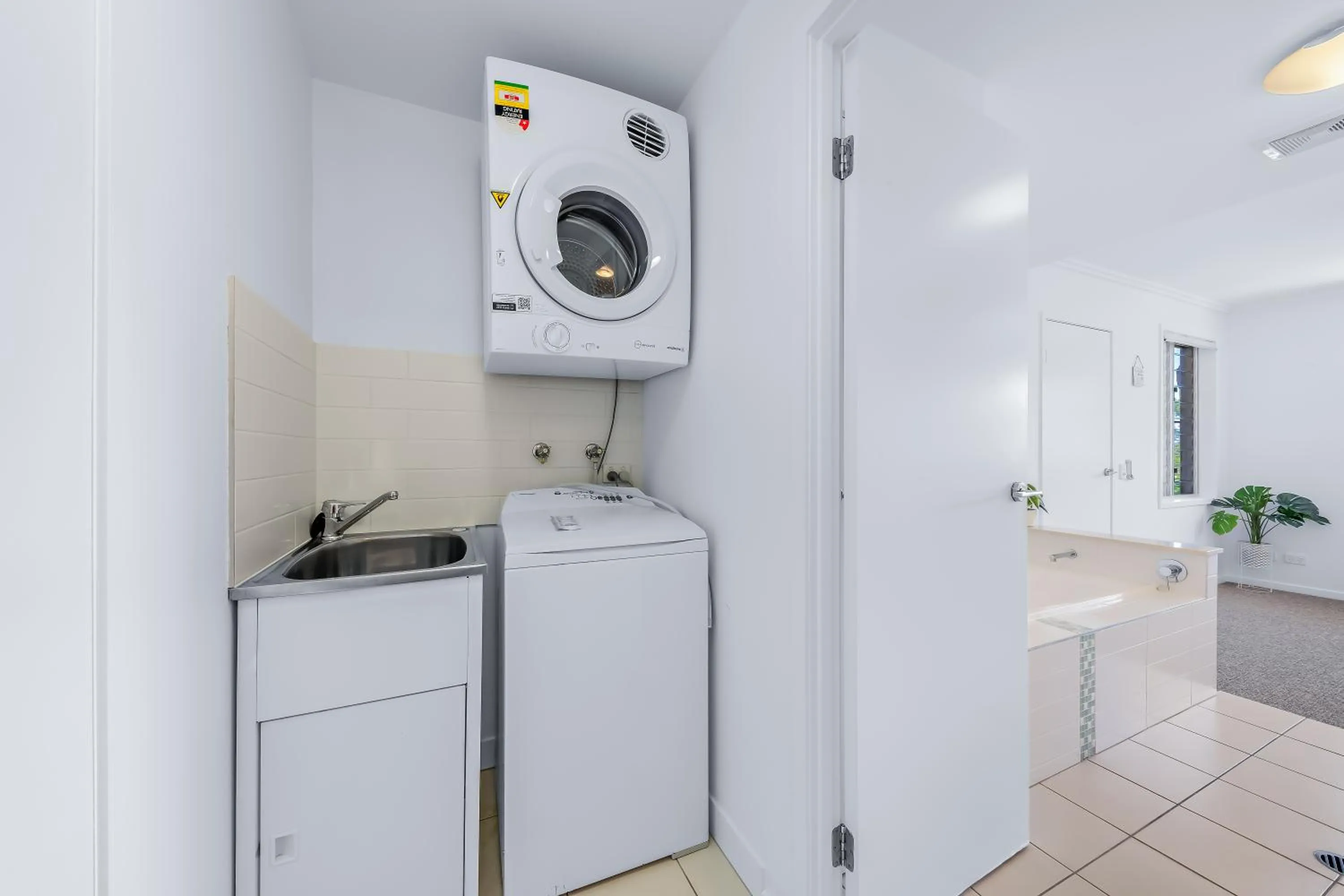 laundry in Airlie Summit Apartments