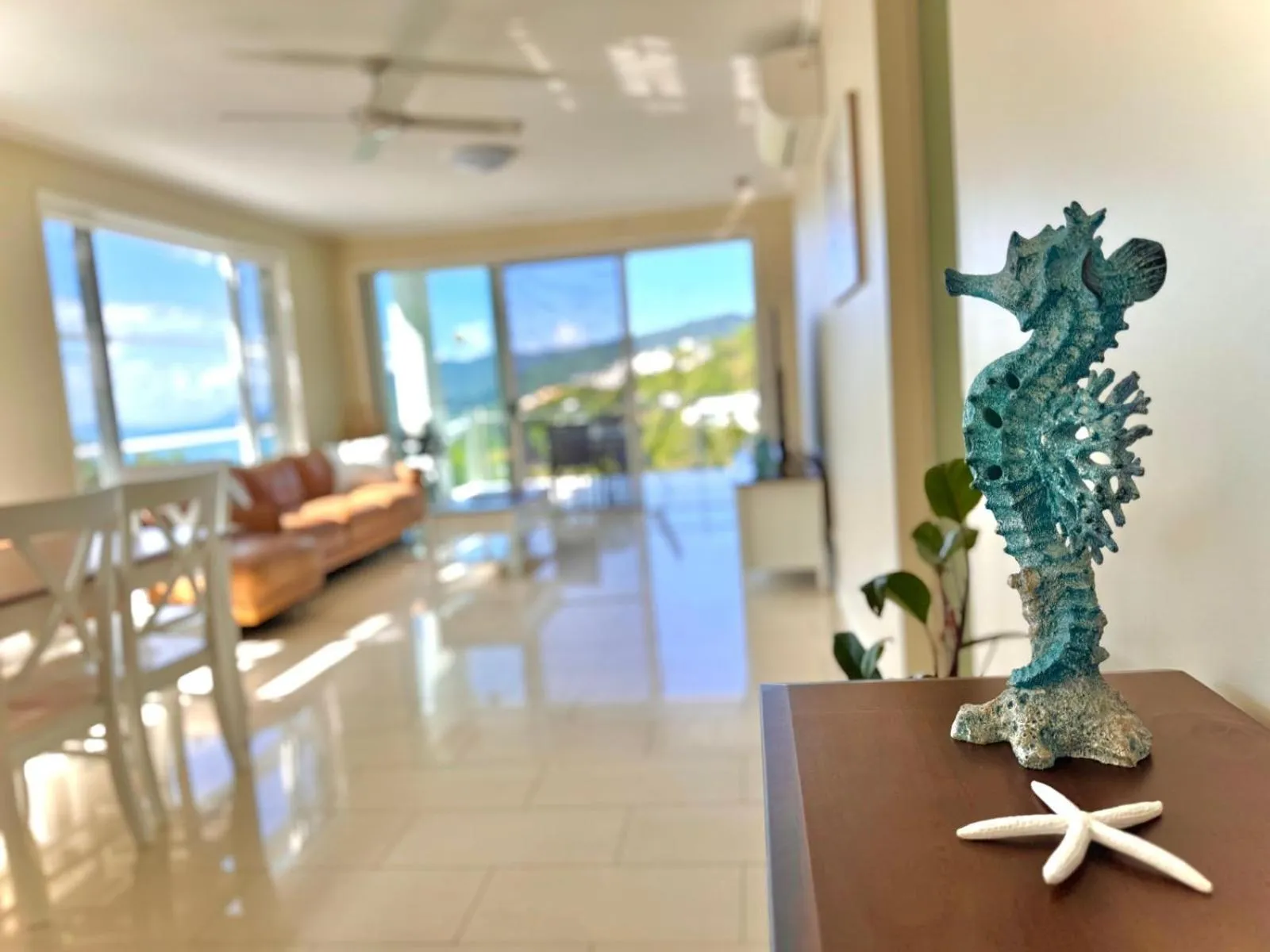 Living room in Airlie Summit Apartments