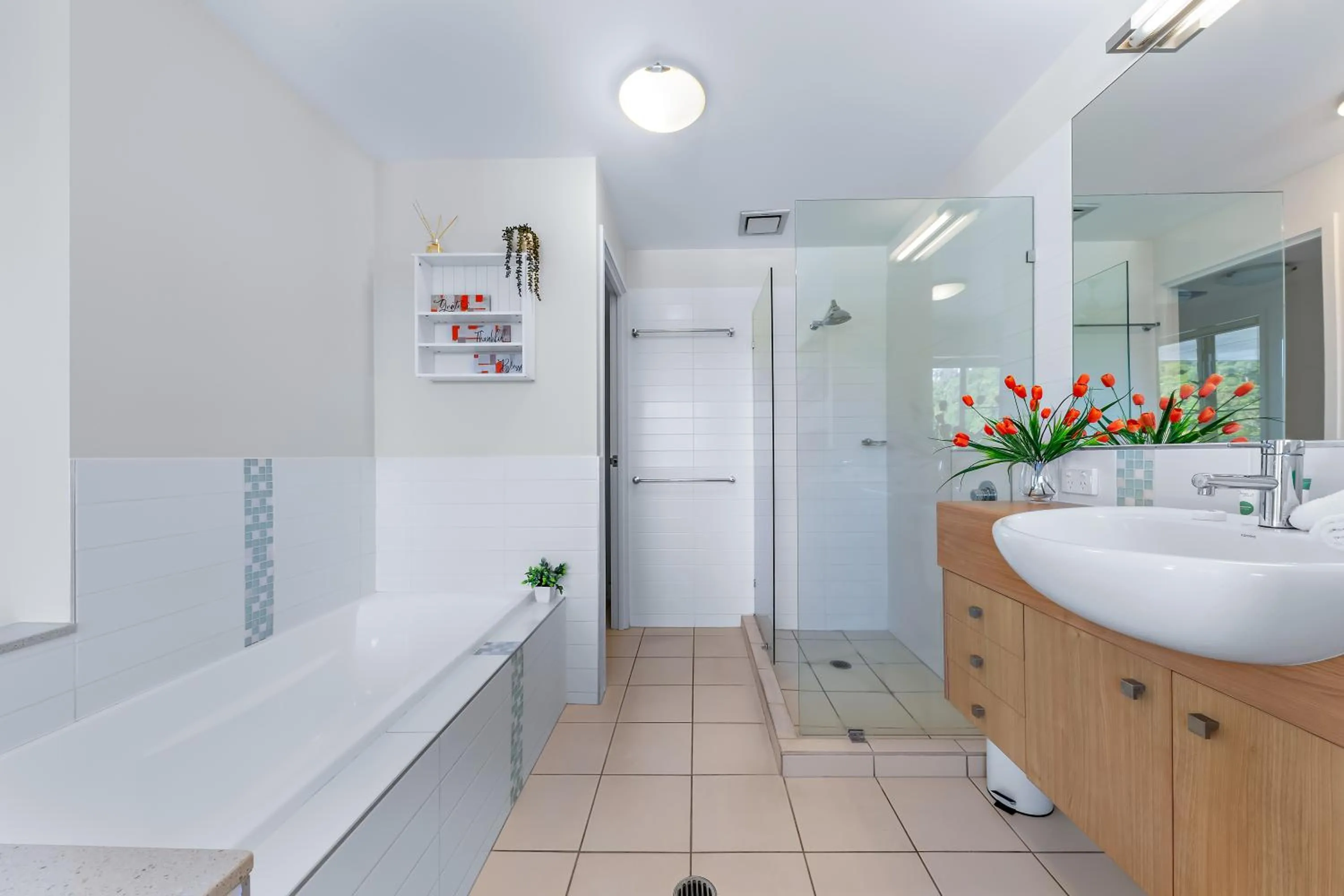 Shower in Airlie Summit Apartments