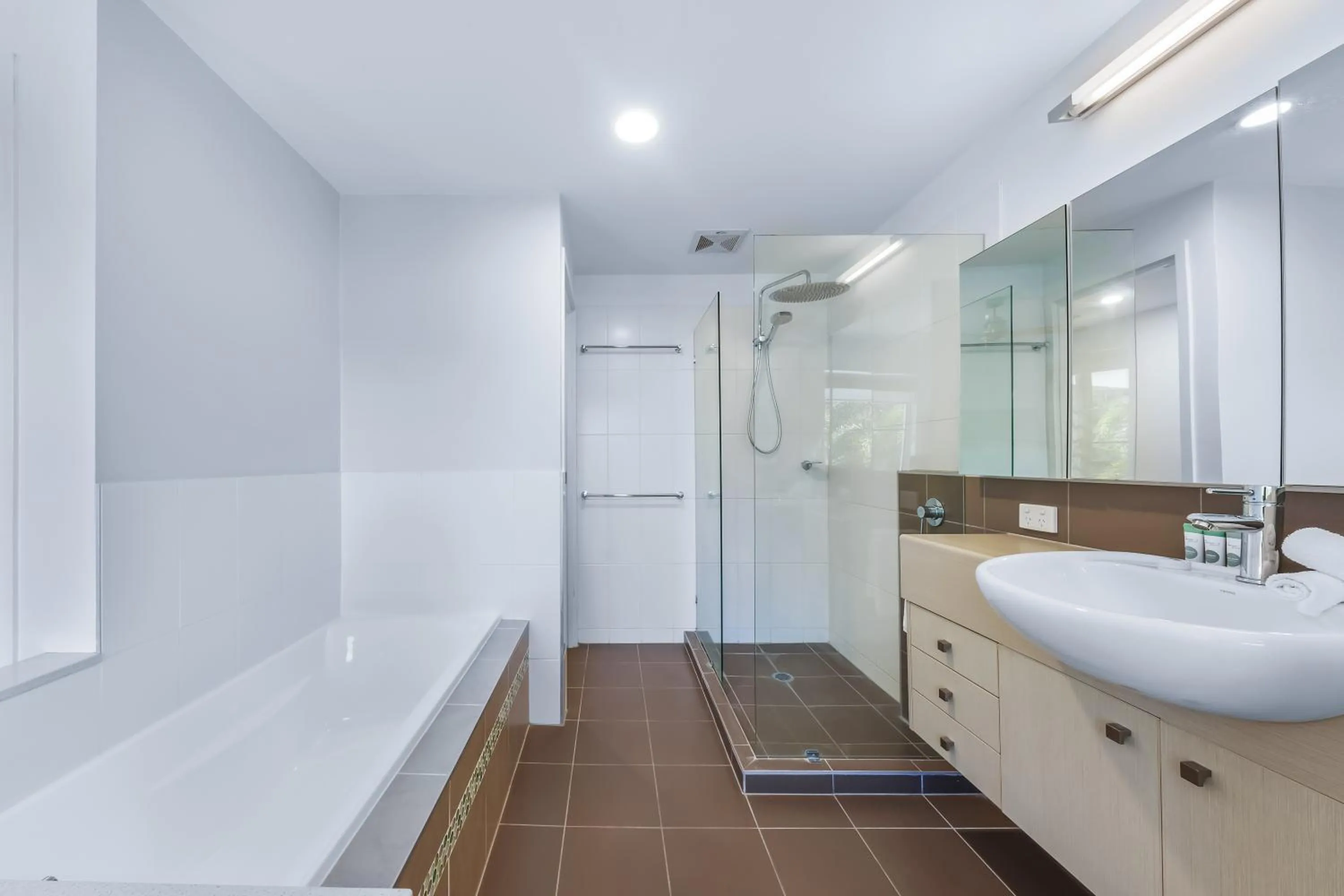 Bathroom in Airlie Summit Apartments