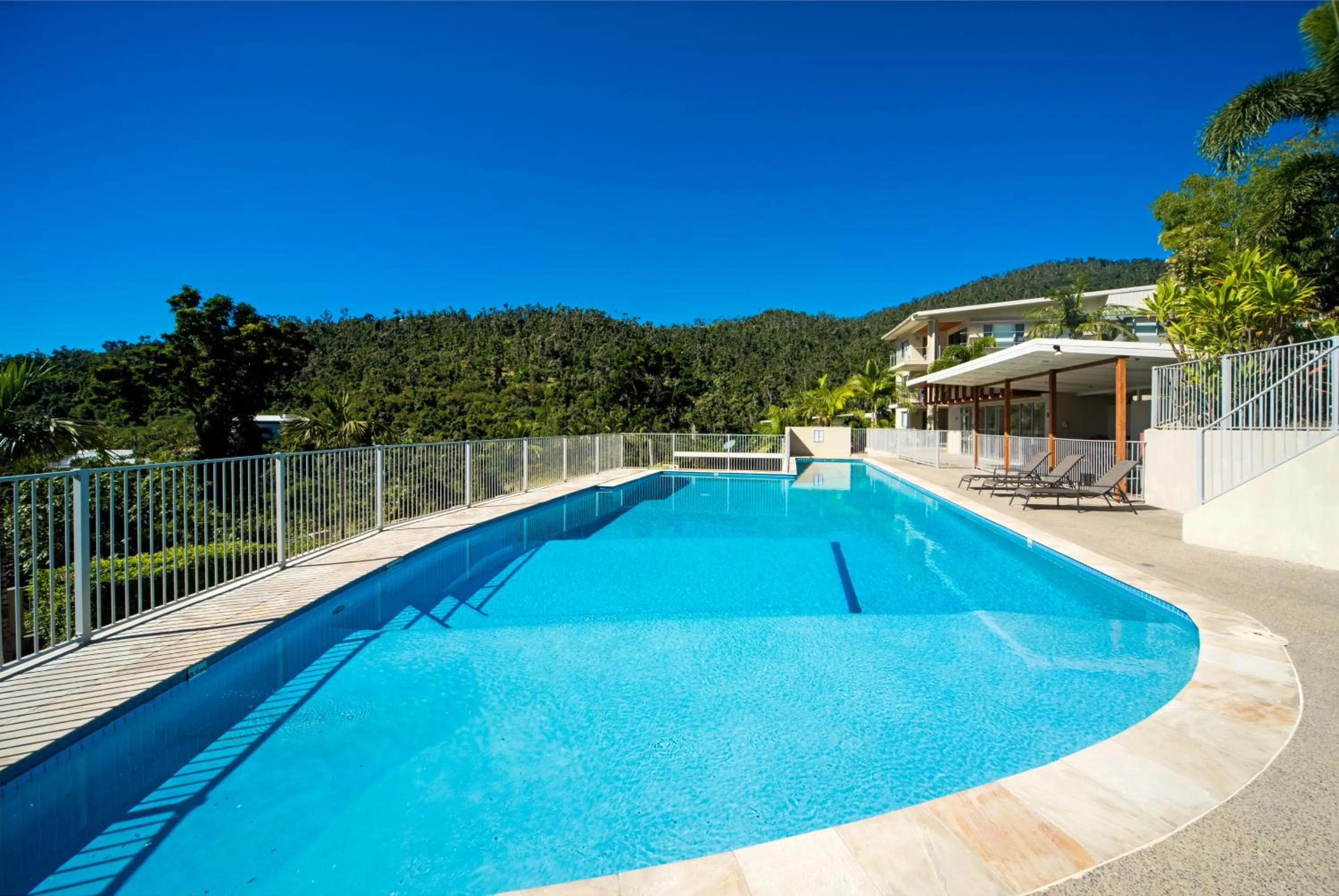 Swimming pool in Airlie Summit Apartments