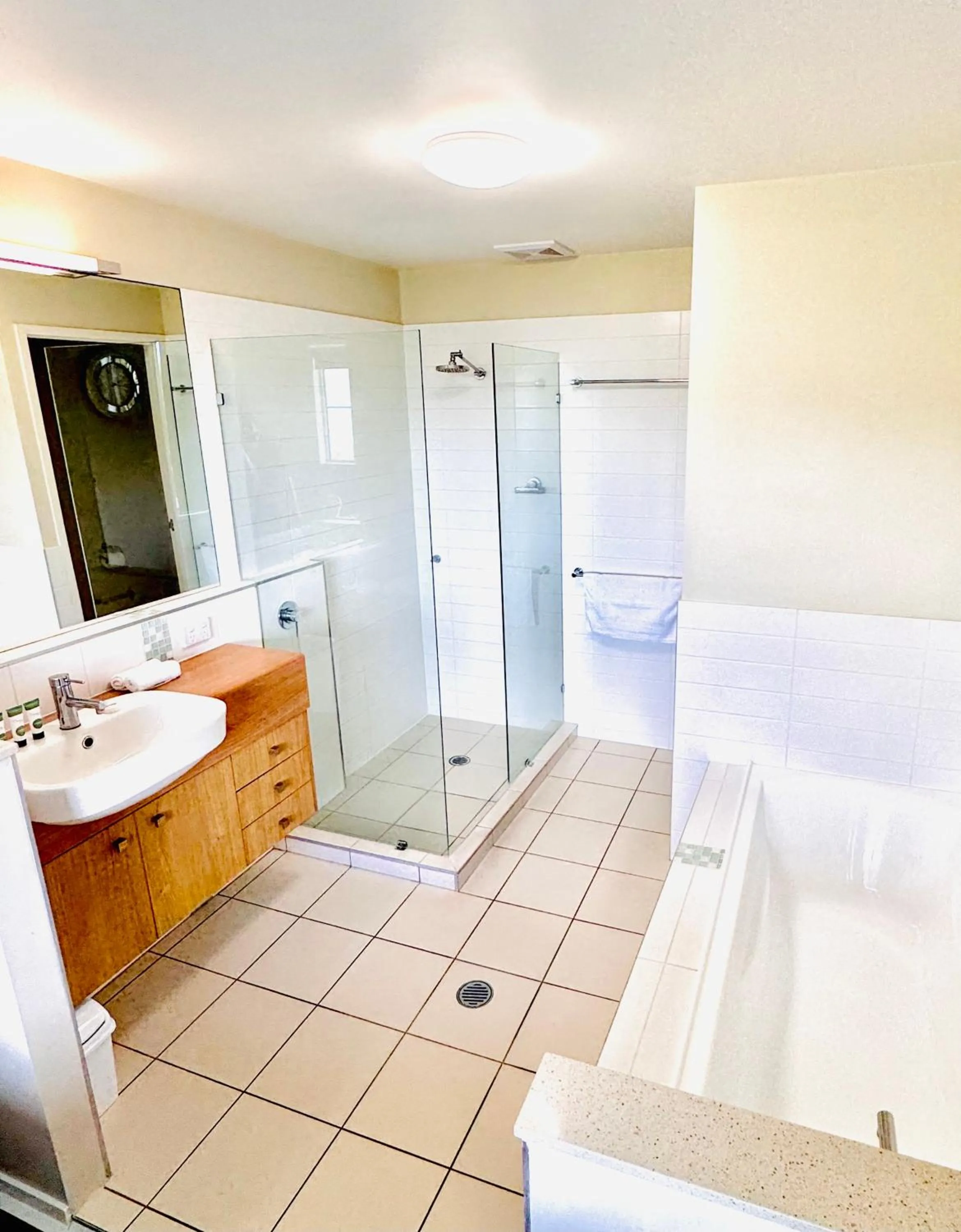 Bathroom in Airlie Summit Apartments