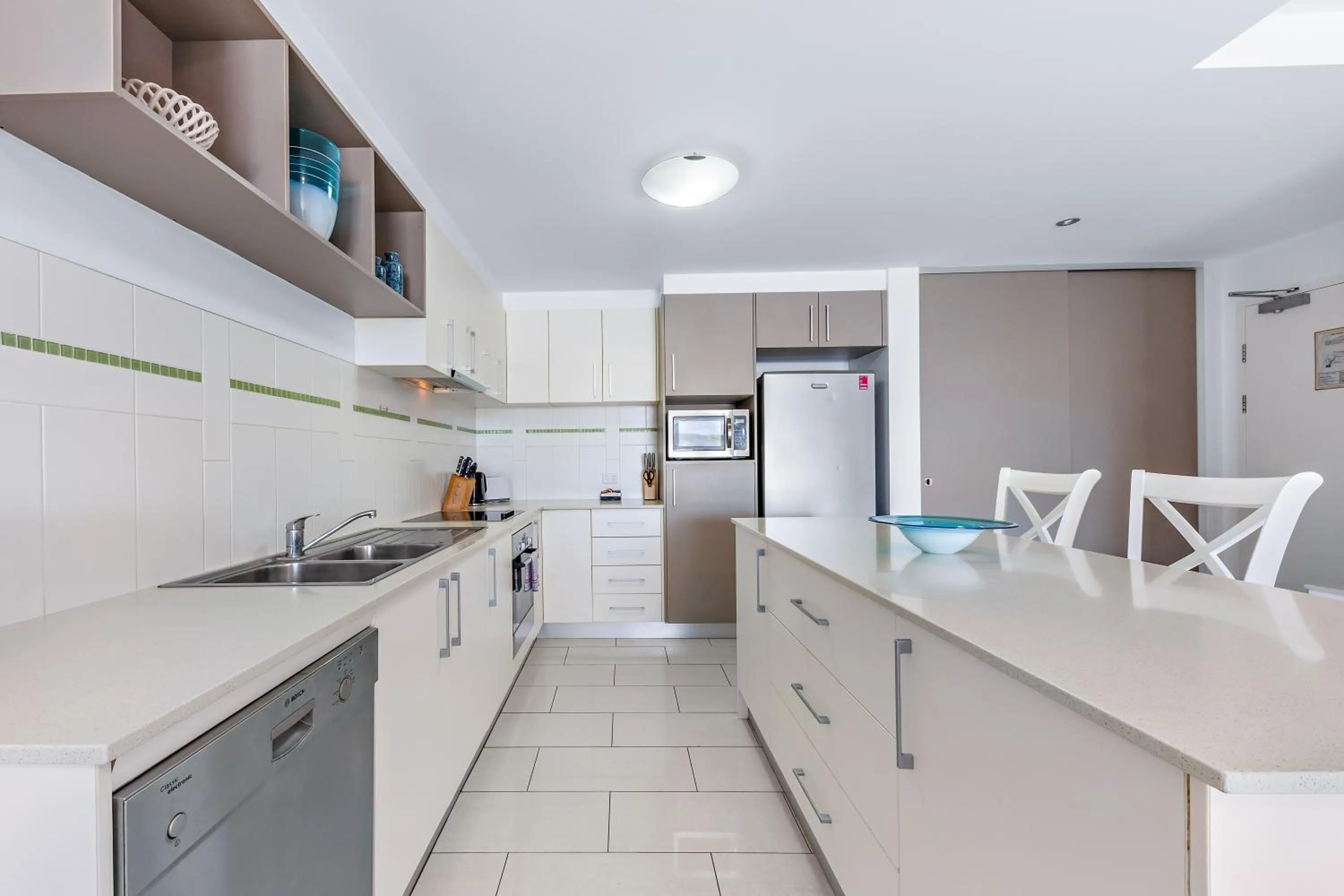 kitchen in Airlie Summit Apartments