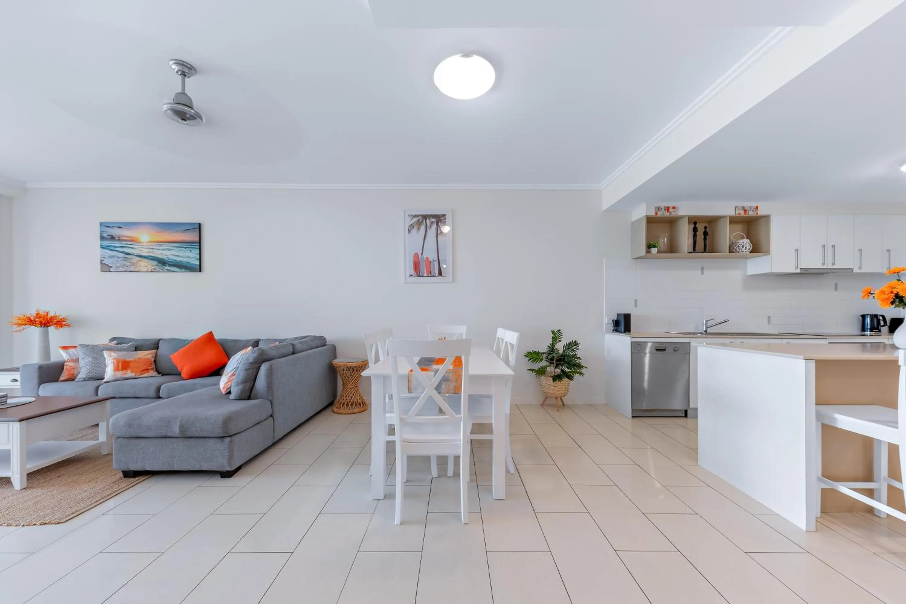 Living room in Airlie Summit Apartments