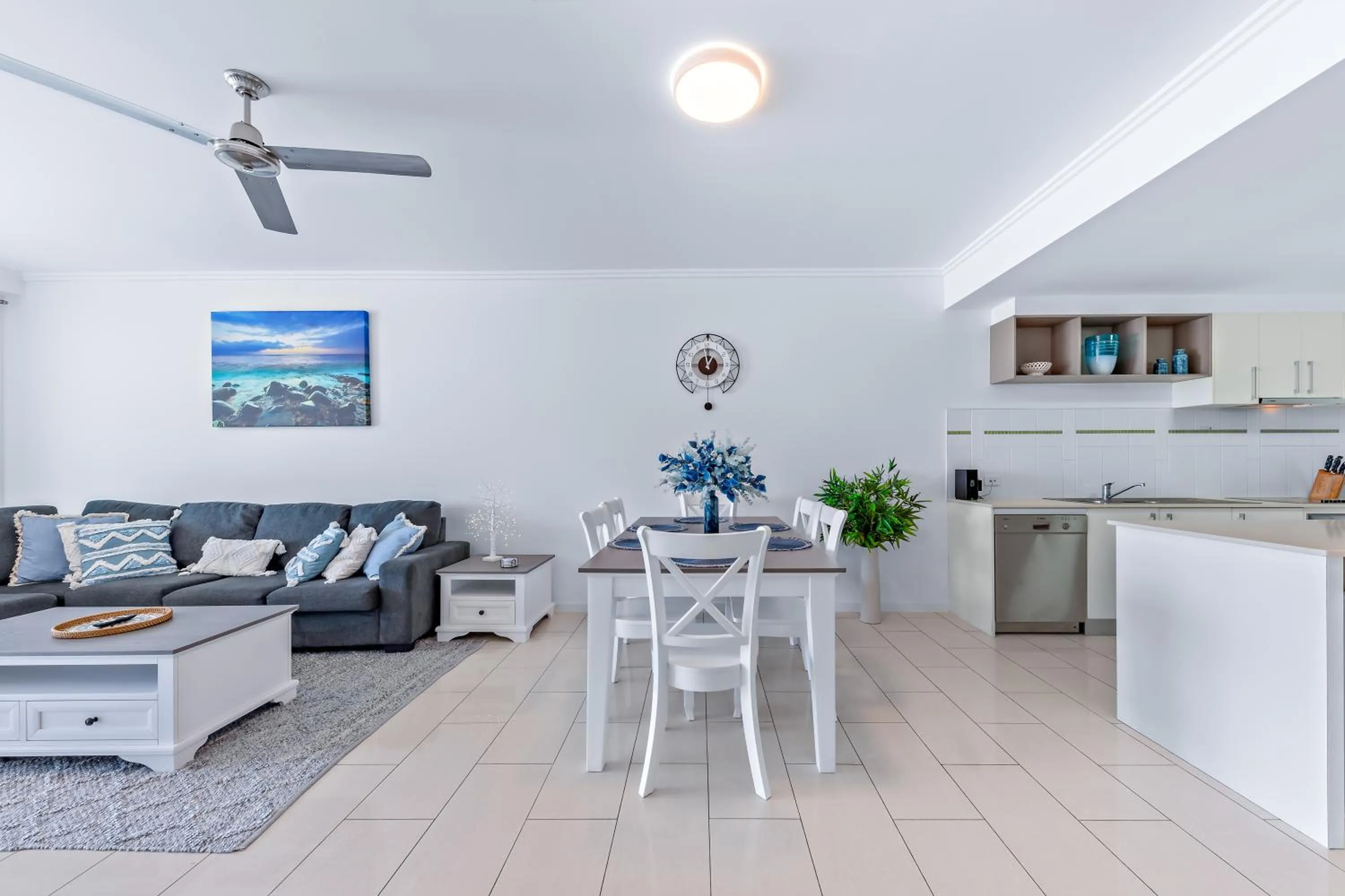 Dining area in Airlie Summit Apartments