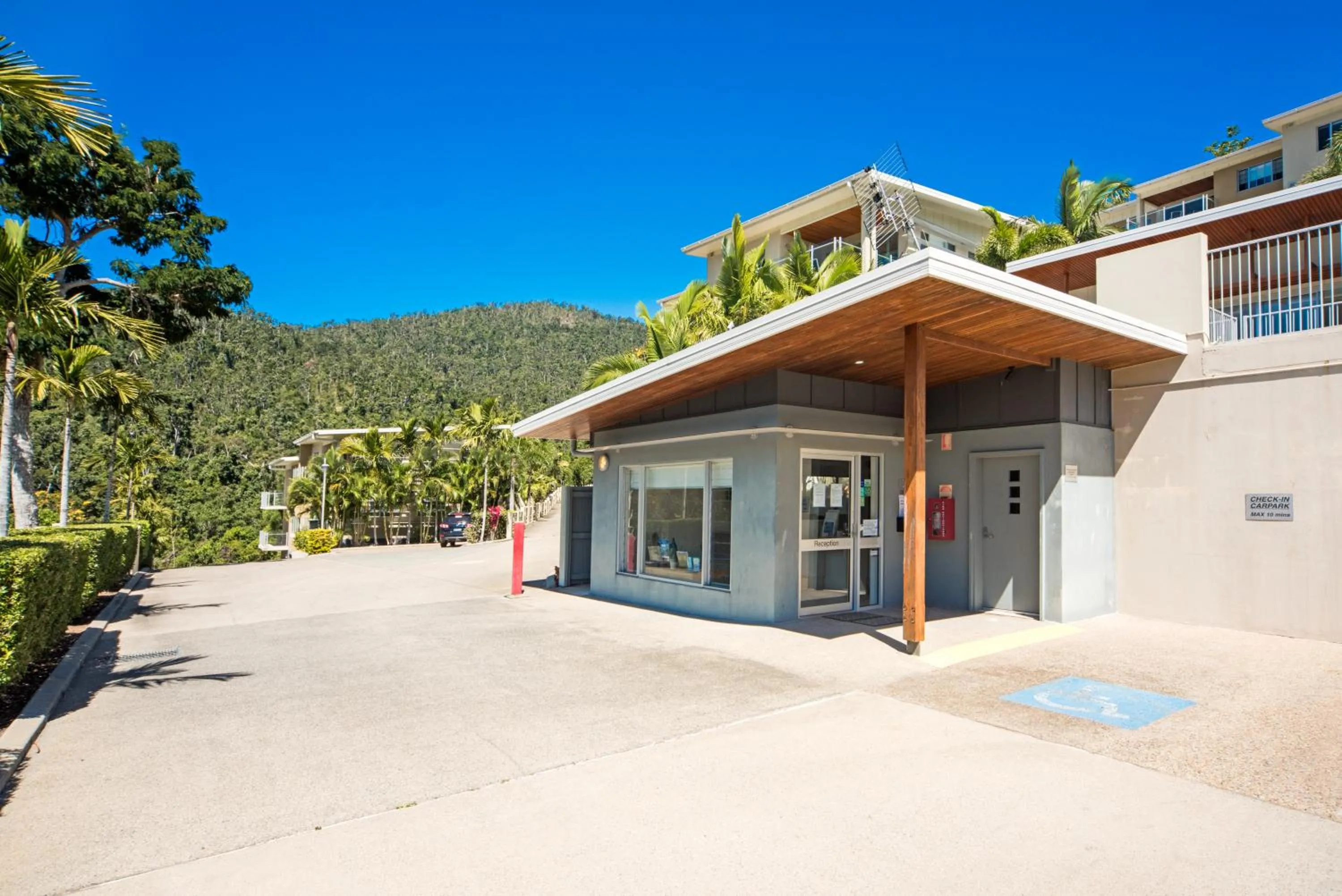 Property building in Airlie Summit Apartments