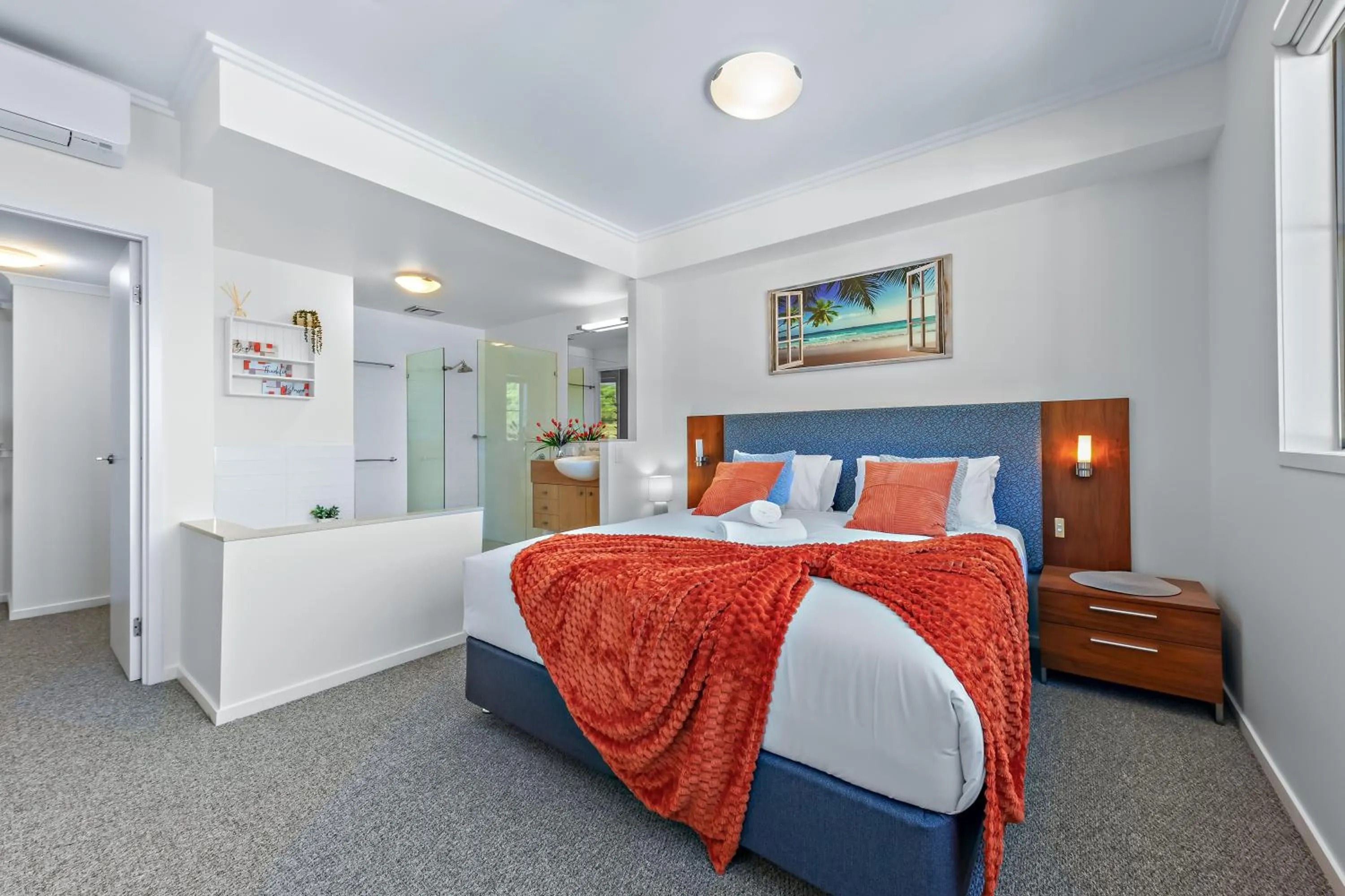 Bed in Airlie Summit Apartments