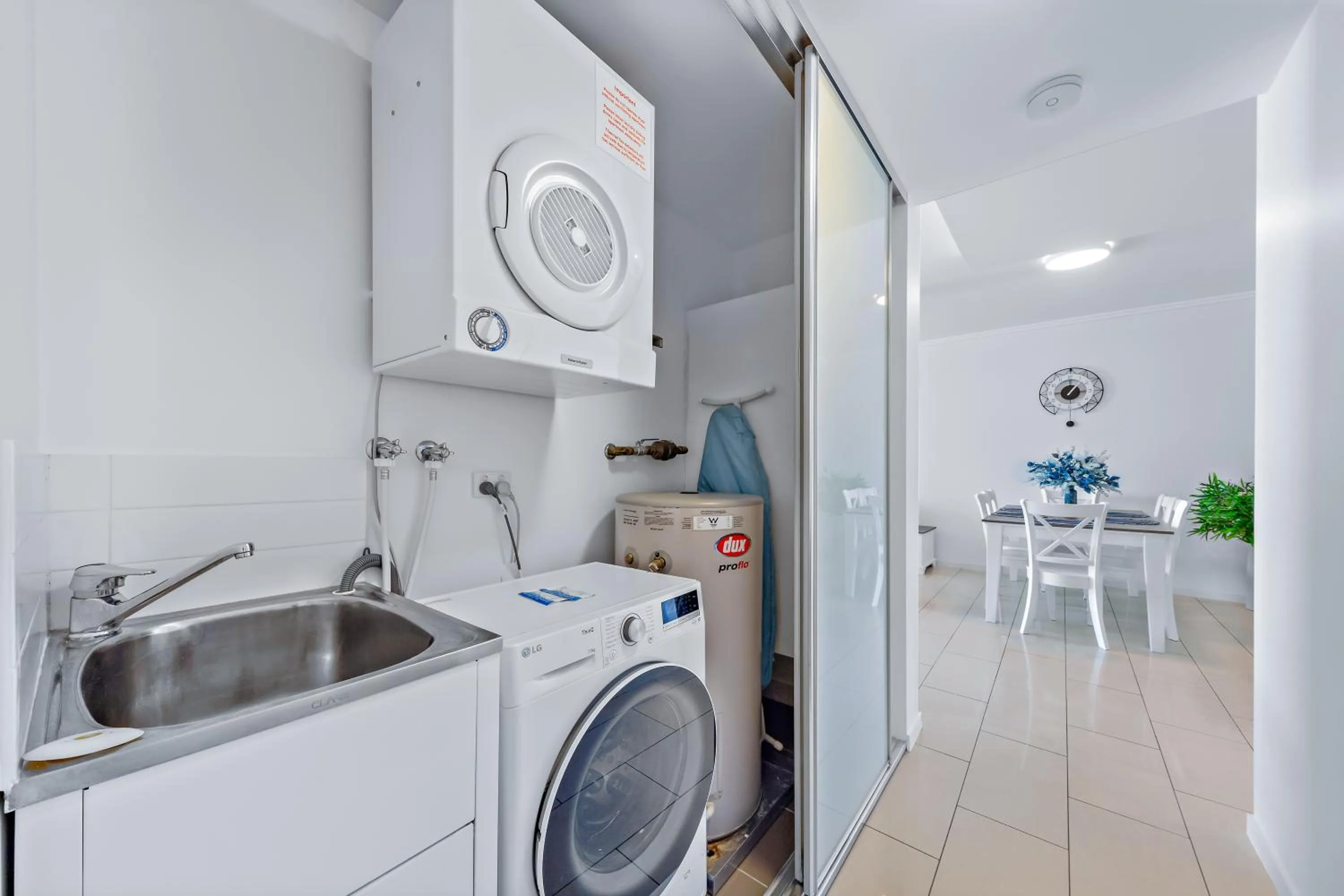 laundry in Airlie Summit Apartments