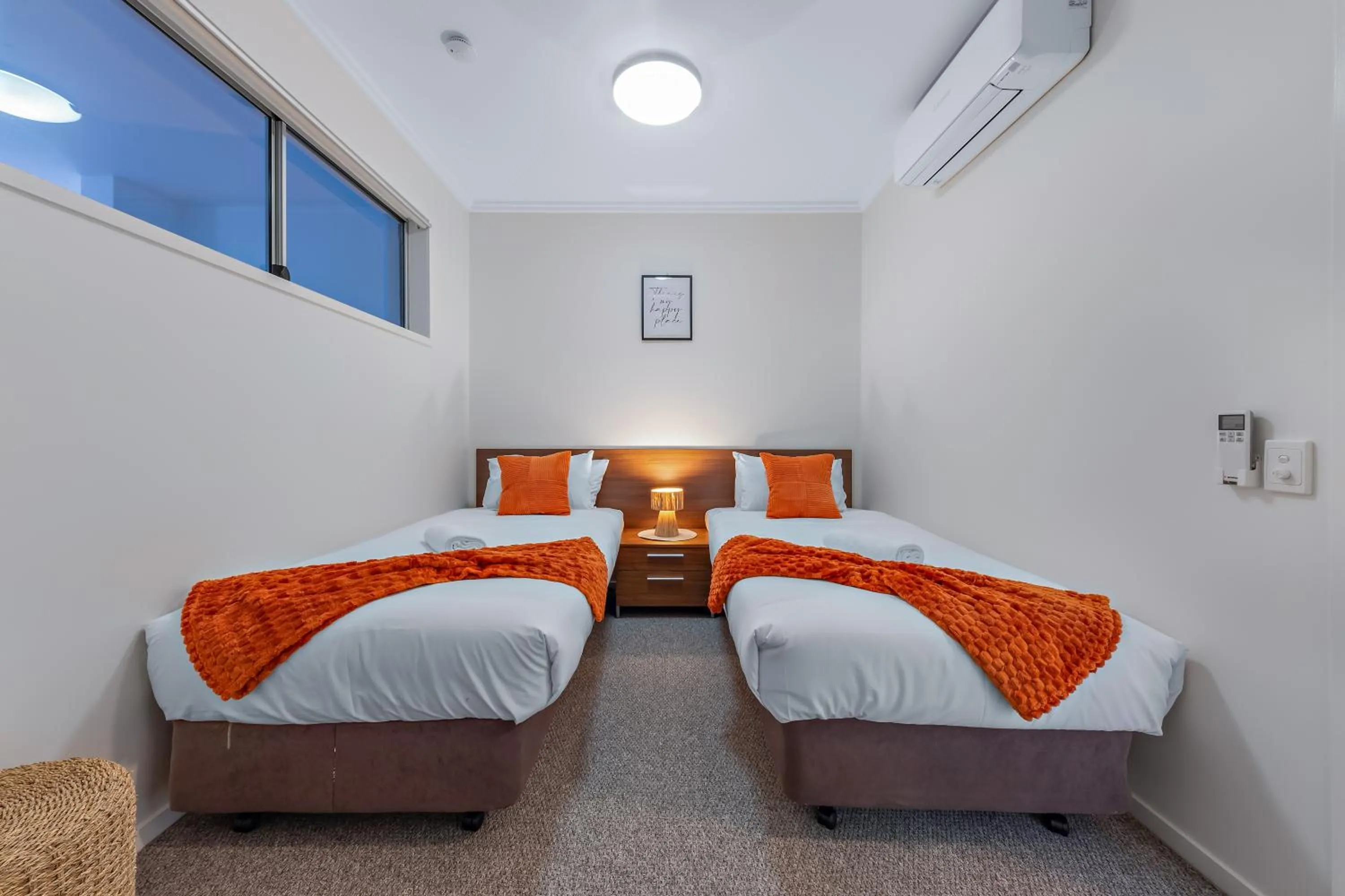 Bed in Airlie Summit Apartments