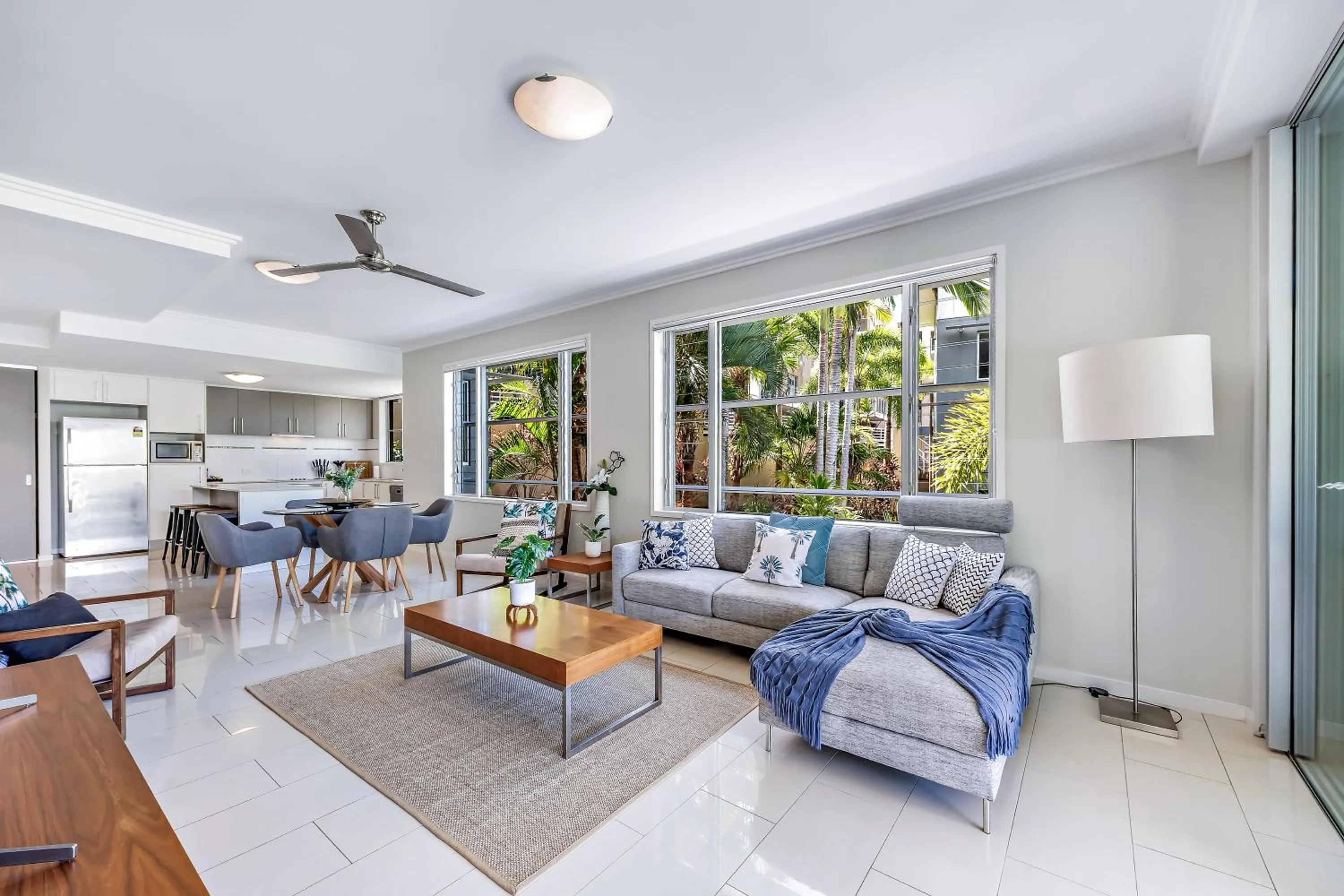 Living room in Airlie Summit Apartments