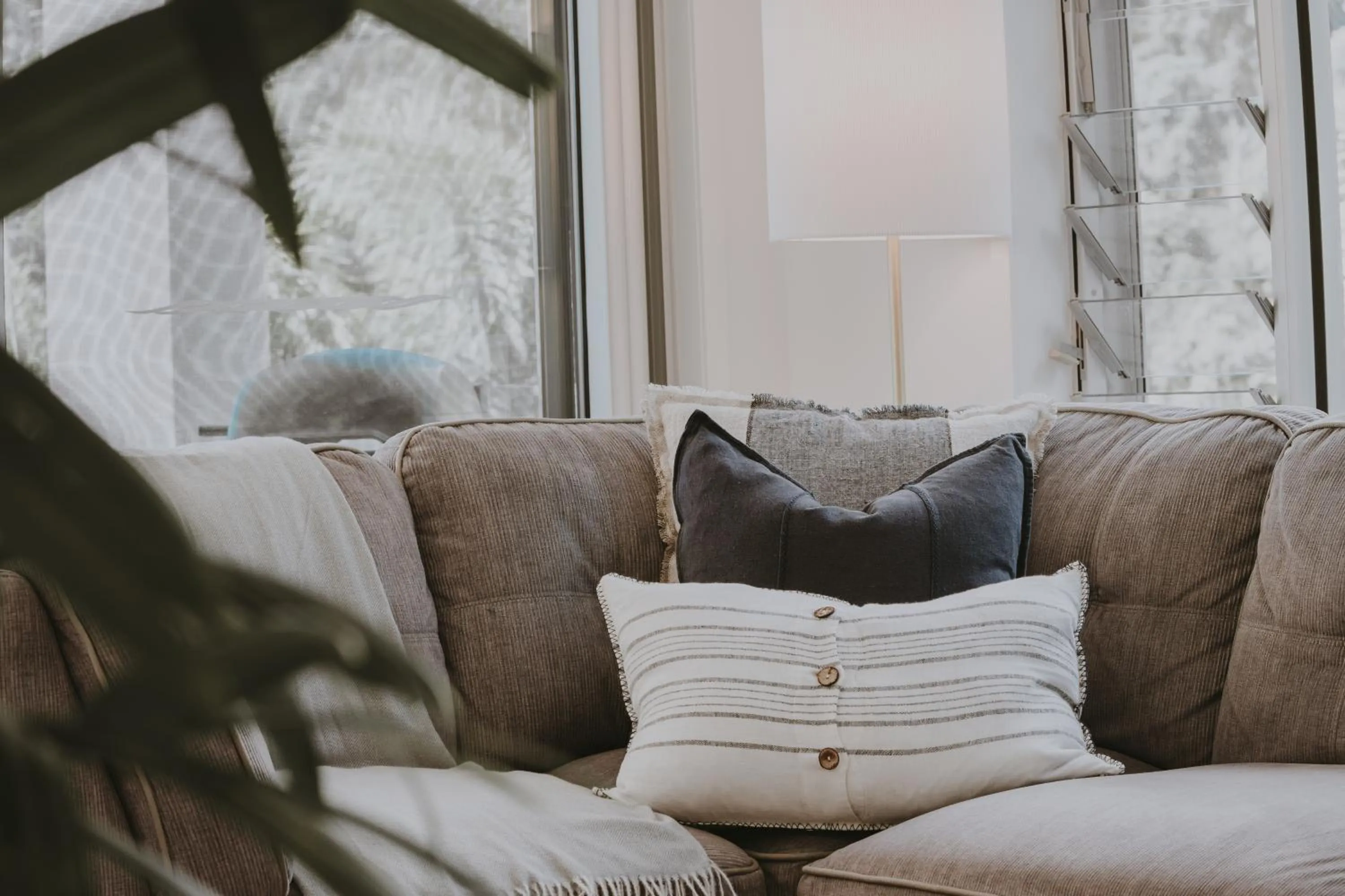 Living room in Airlie Summit Apartments