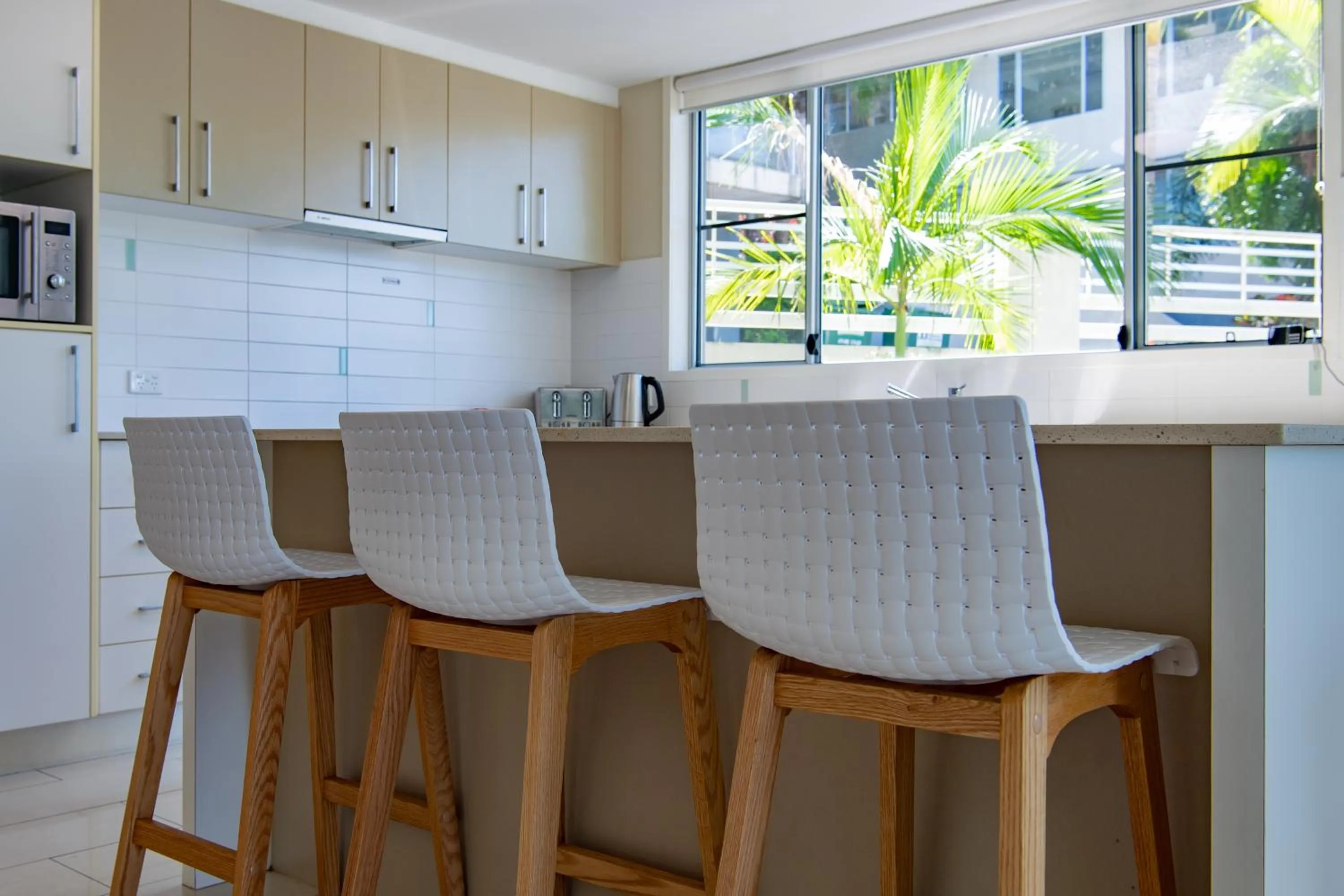 Kitchen or kitchenette in Airlie Summit Apartments