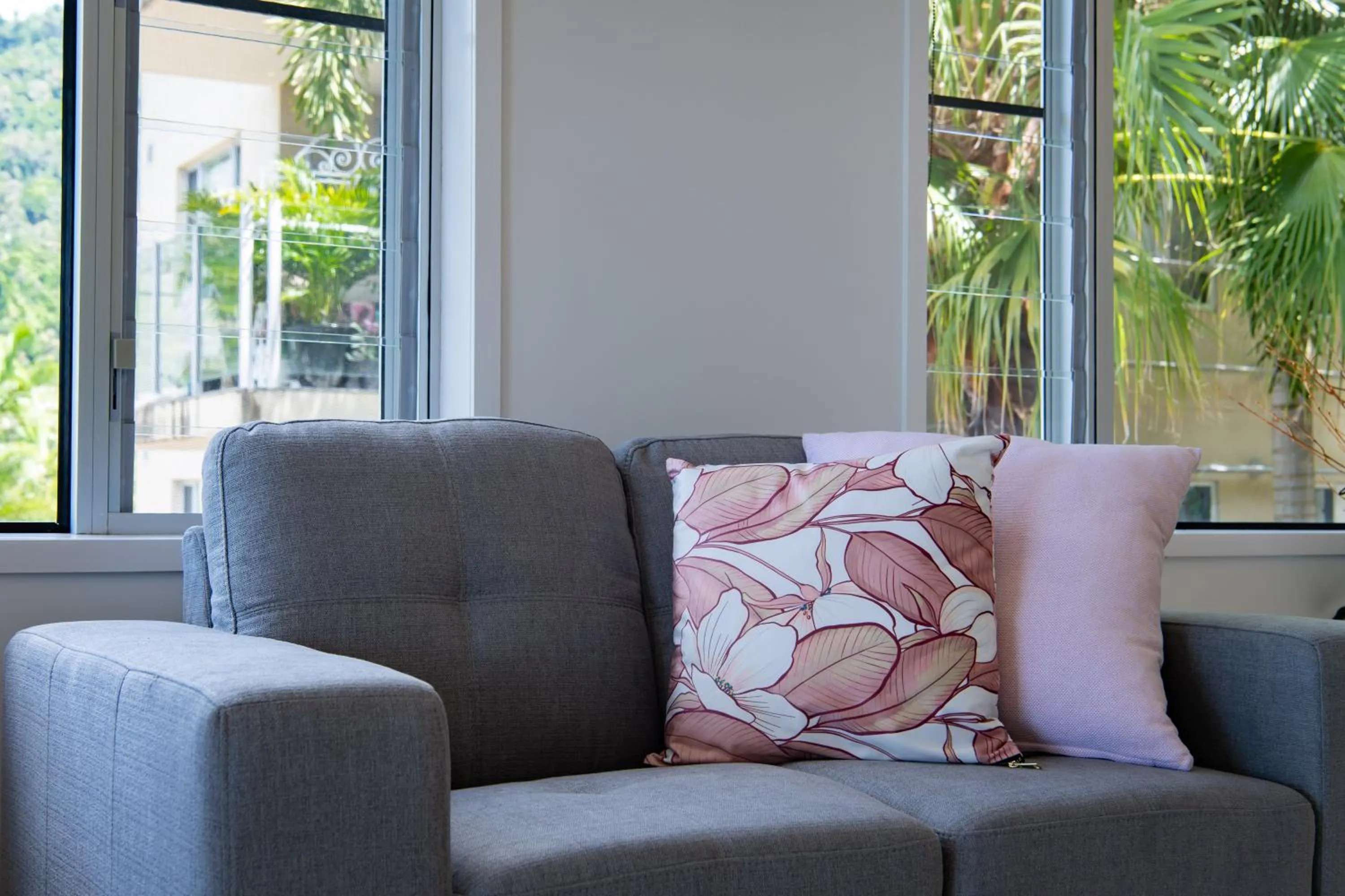 Living room in Airlie Summit Apartments