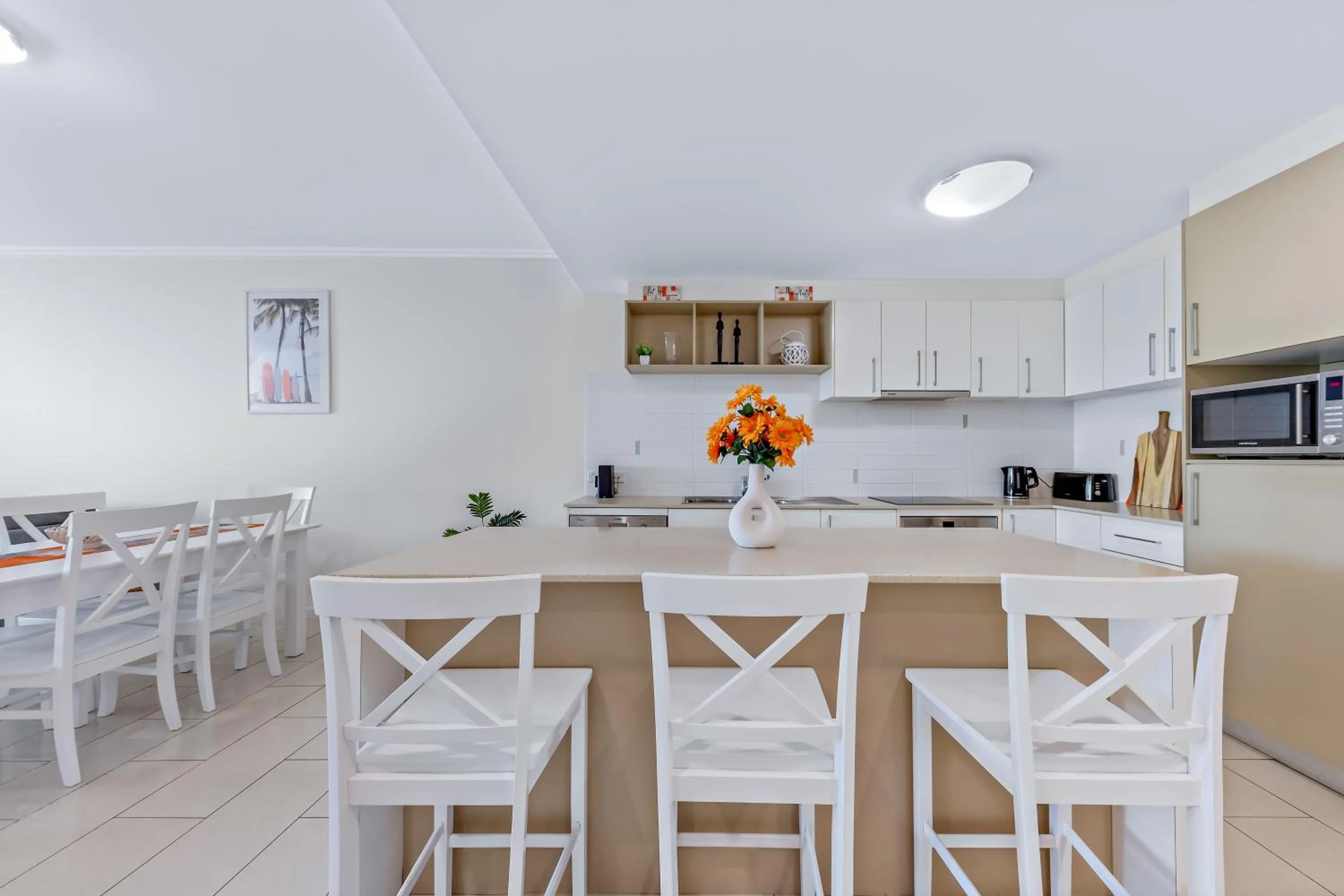 Kitchen or kitchenette in Airlie Summit Apartments