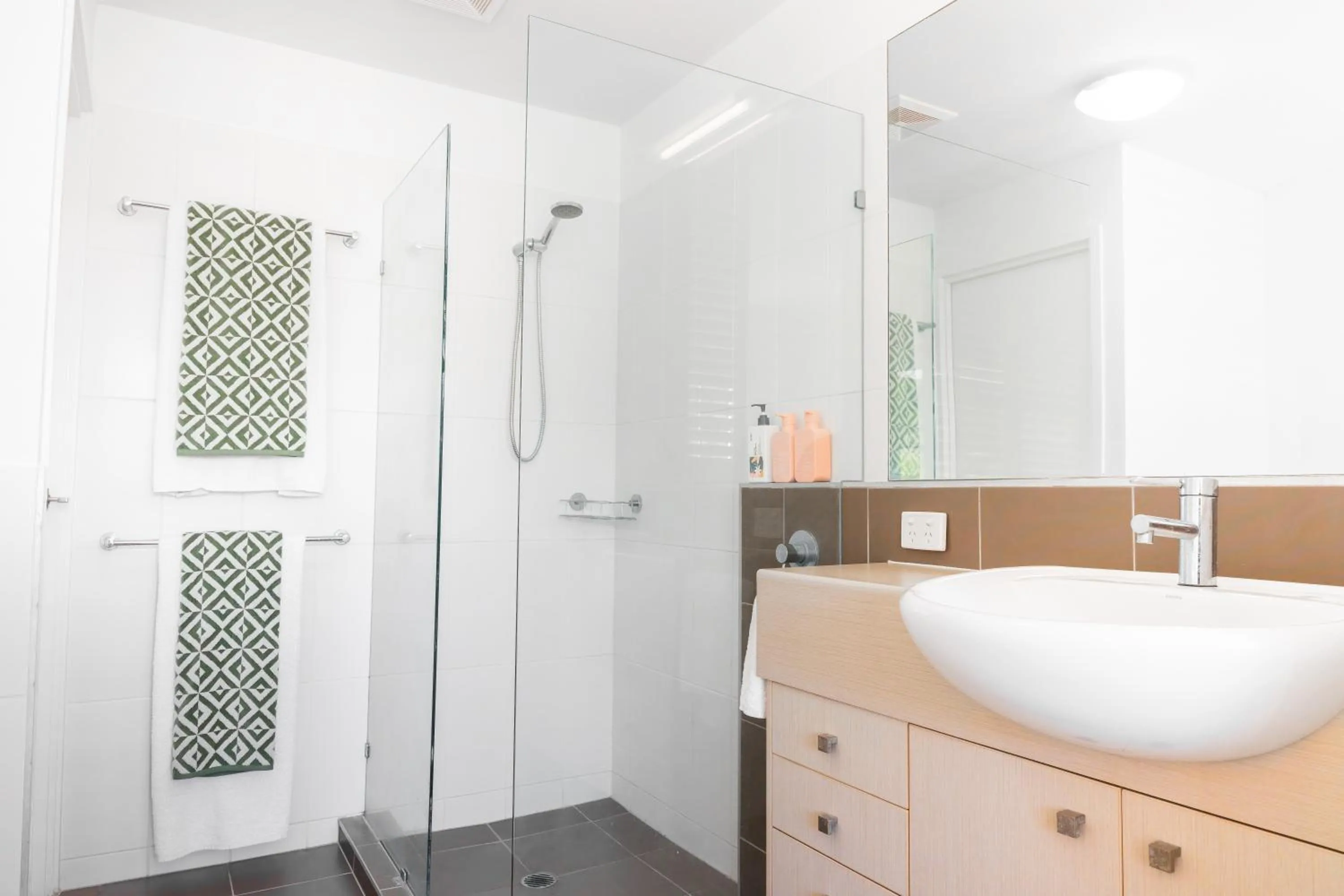 Bathroom in Airlie Summit Apartments