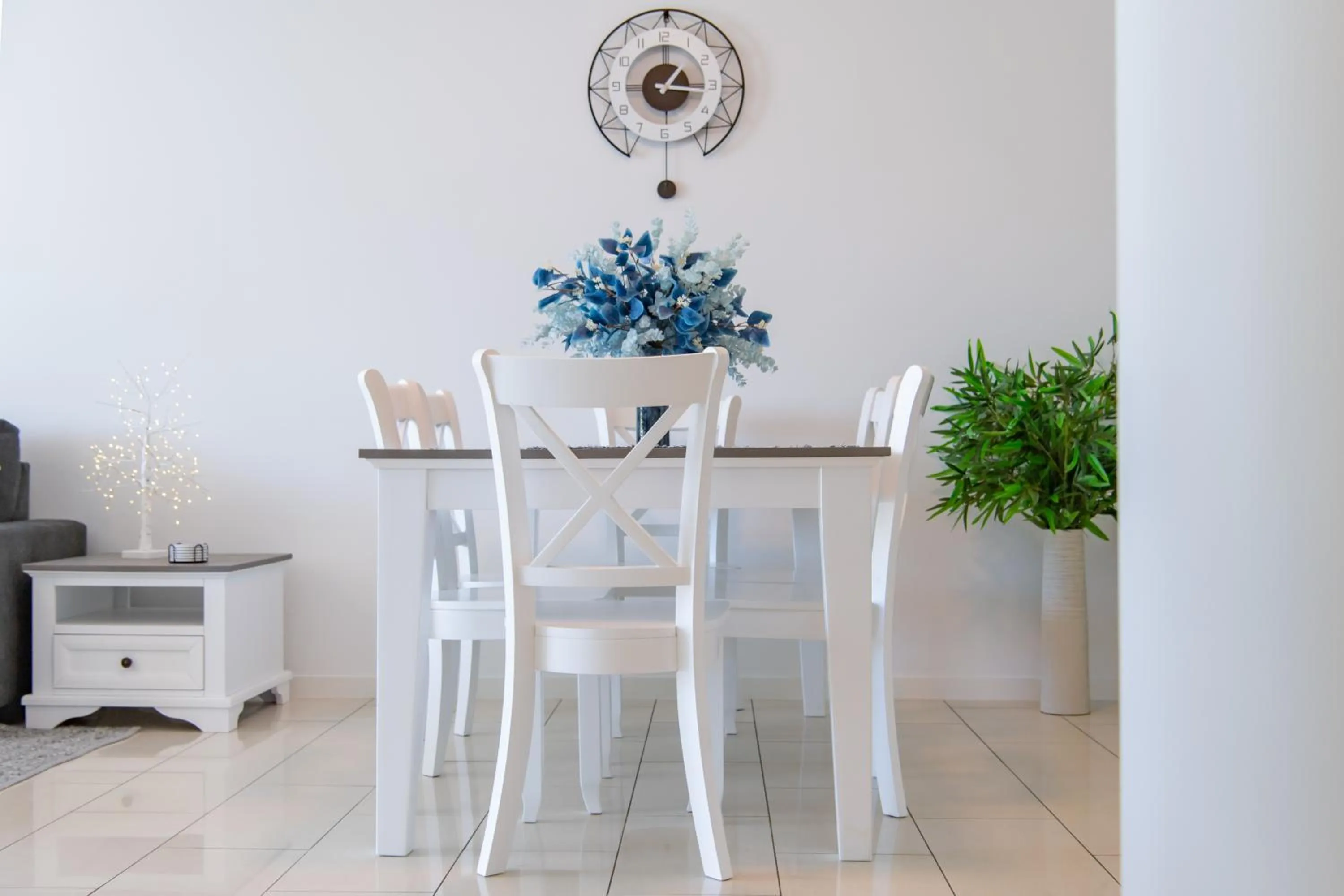 Dining area in Airlie Summit Apartments