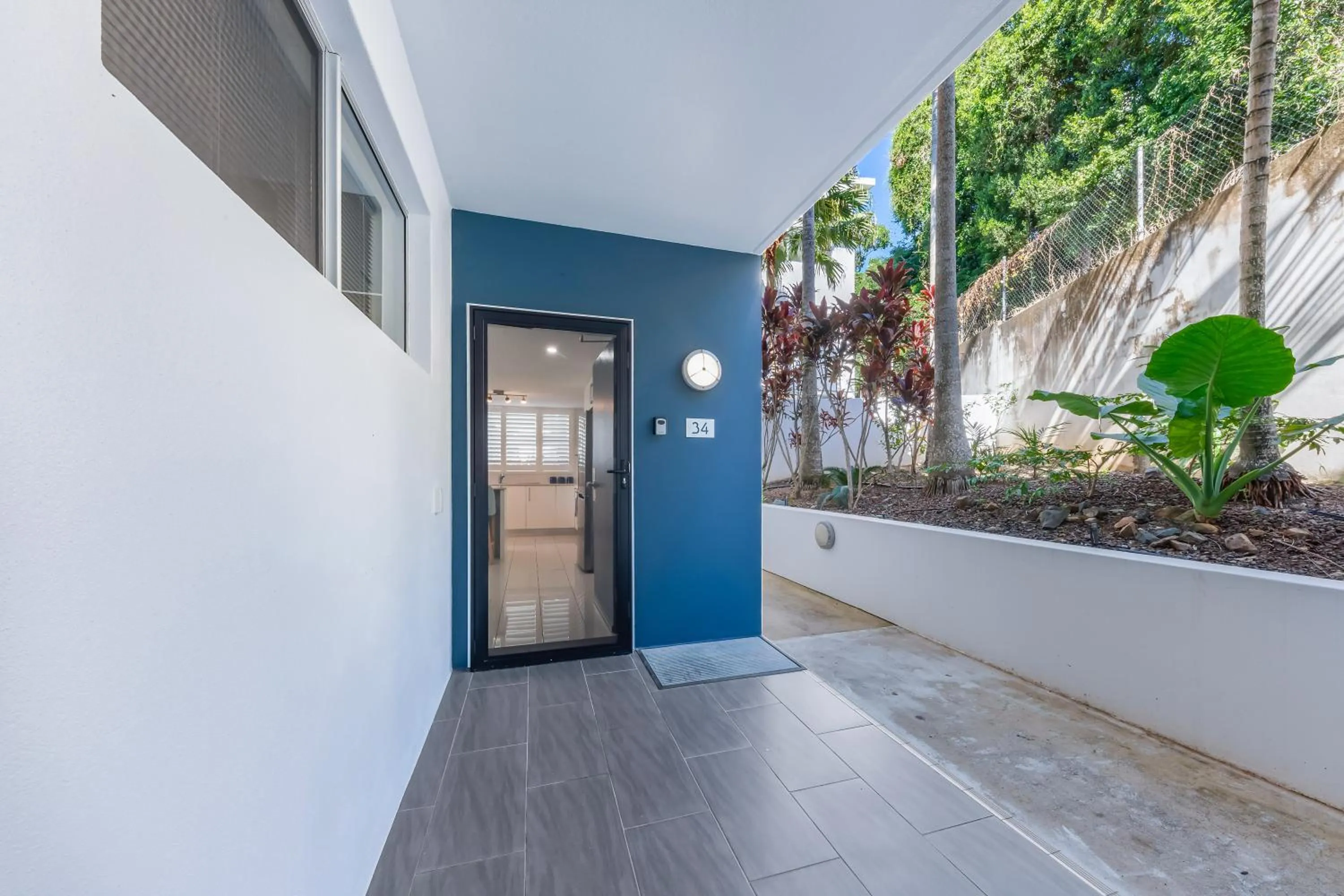 Facade/entrance in Airlie Summit Apartments